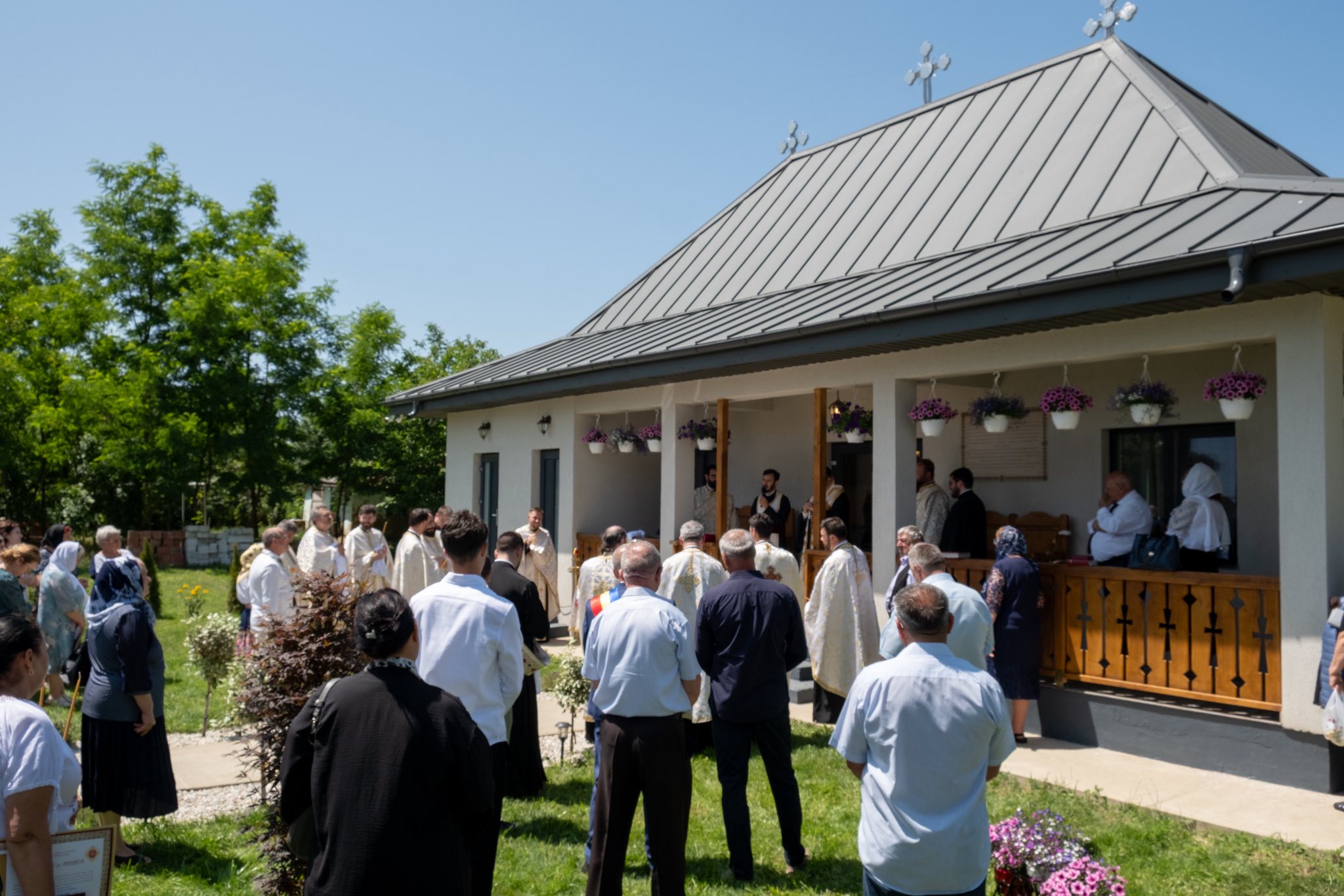 Parohia Șendreni are un nou așezământ: Casa socială „Sfânta Teodora de la Sihla”, binecuvântată de PS Nichifor Botoșăneanul