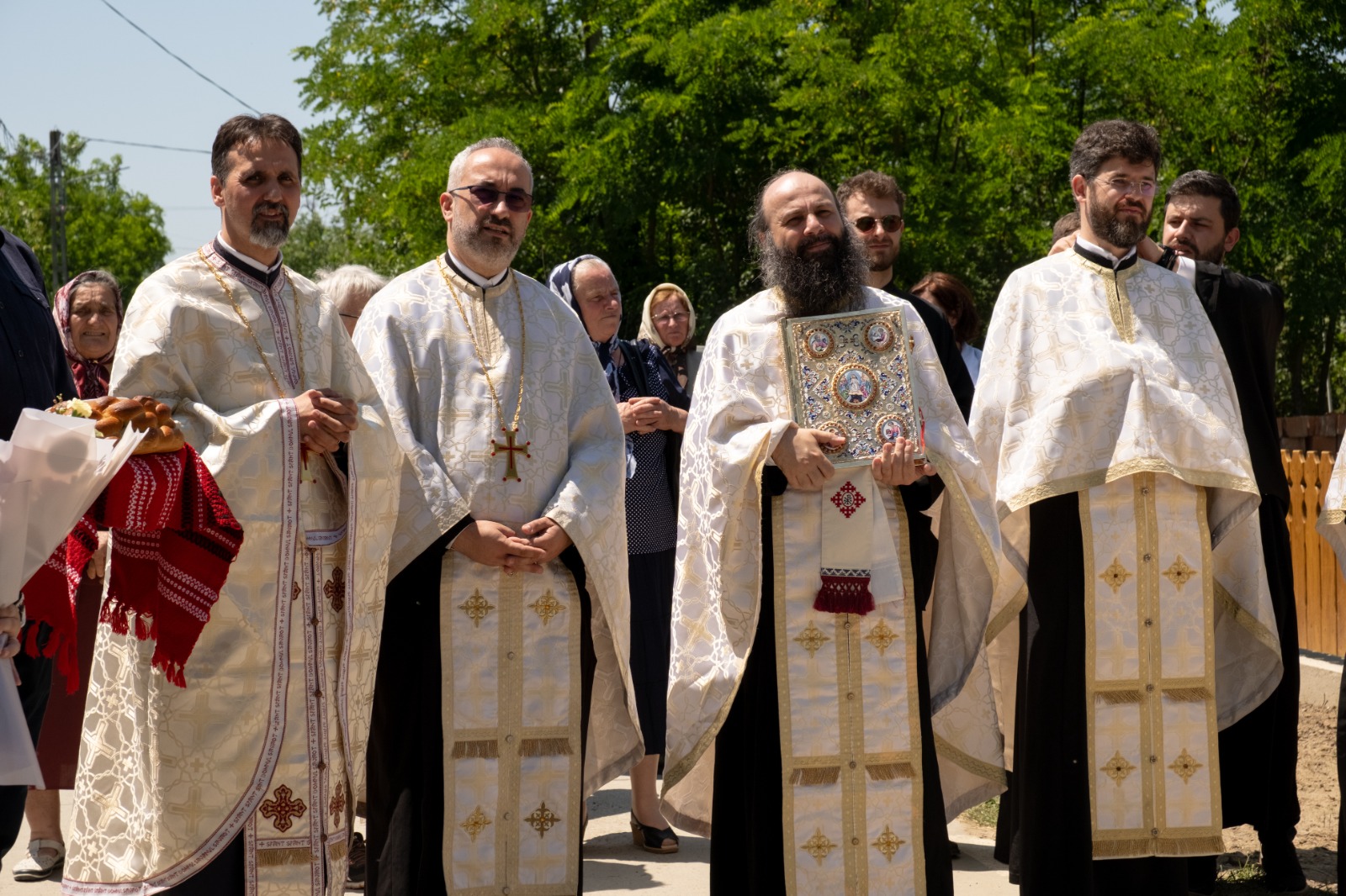 Parohia Șendreni are un nou așezământ: Casa socială „Sfânta Teodora de la Sihla”, binecuvântată de PS Nichifor Botoșăneanul