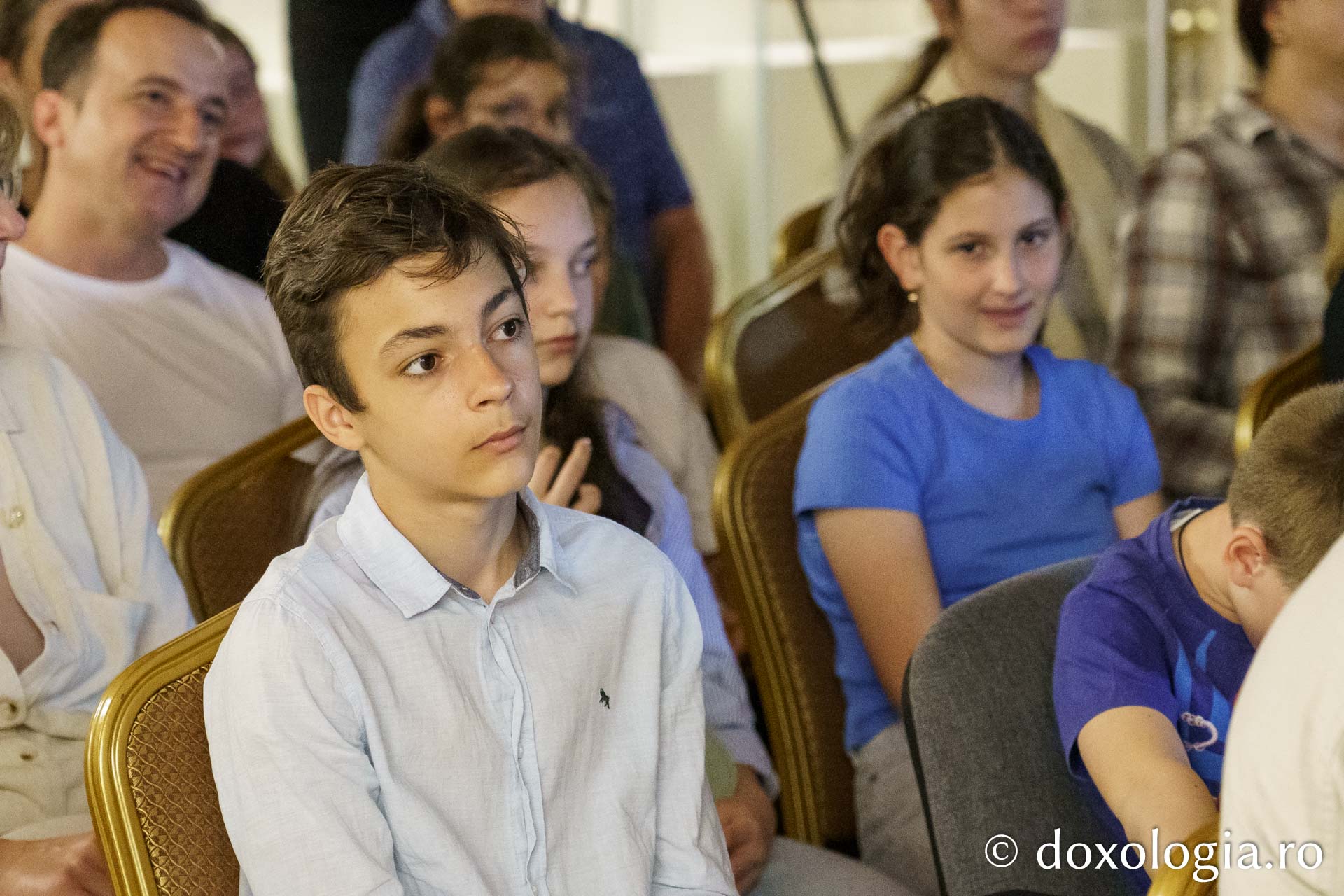 Expoziție caritabilă de pictură pe sticlă și vitralii, vernisată la Muzeul Mitropolitan din Iași