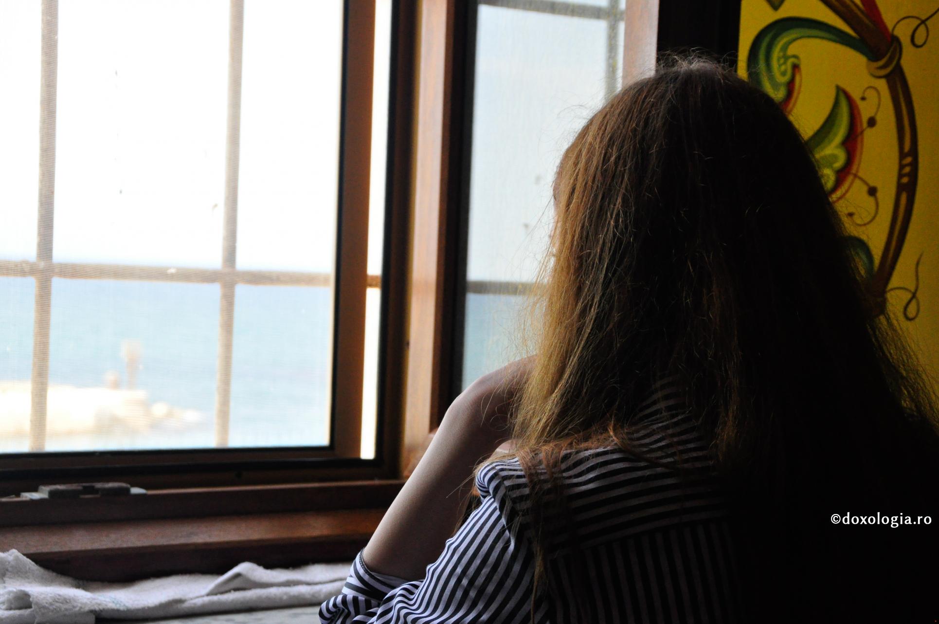 (Video) Adolescenții, față în față cu suferința din dragoste, cu decepțiile și cu lecțiile de viață