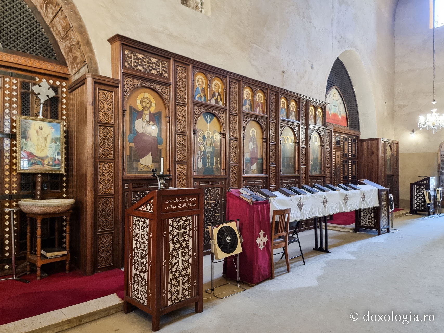 Clipe de liniște în biserica închinată Sfântului Macarie cel Mare / Foto: Magda Buftea Clipe de liniște în biserica închinată Sfântului Macarie cel Mare