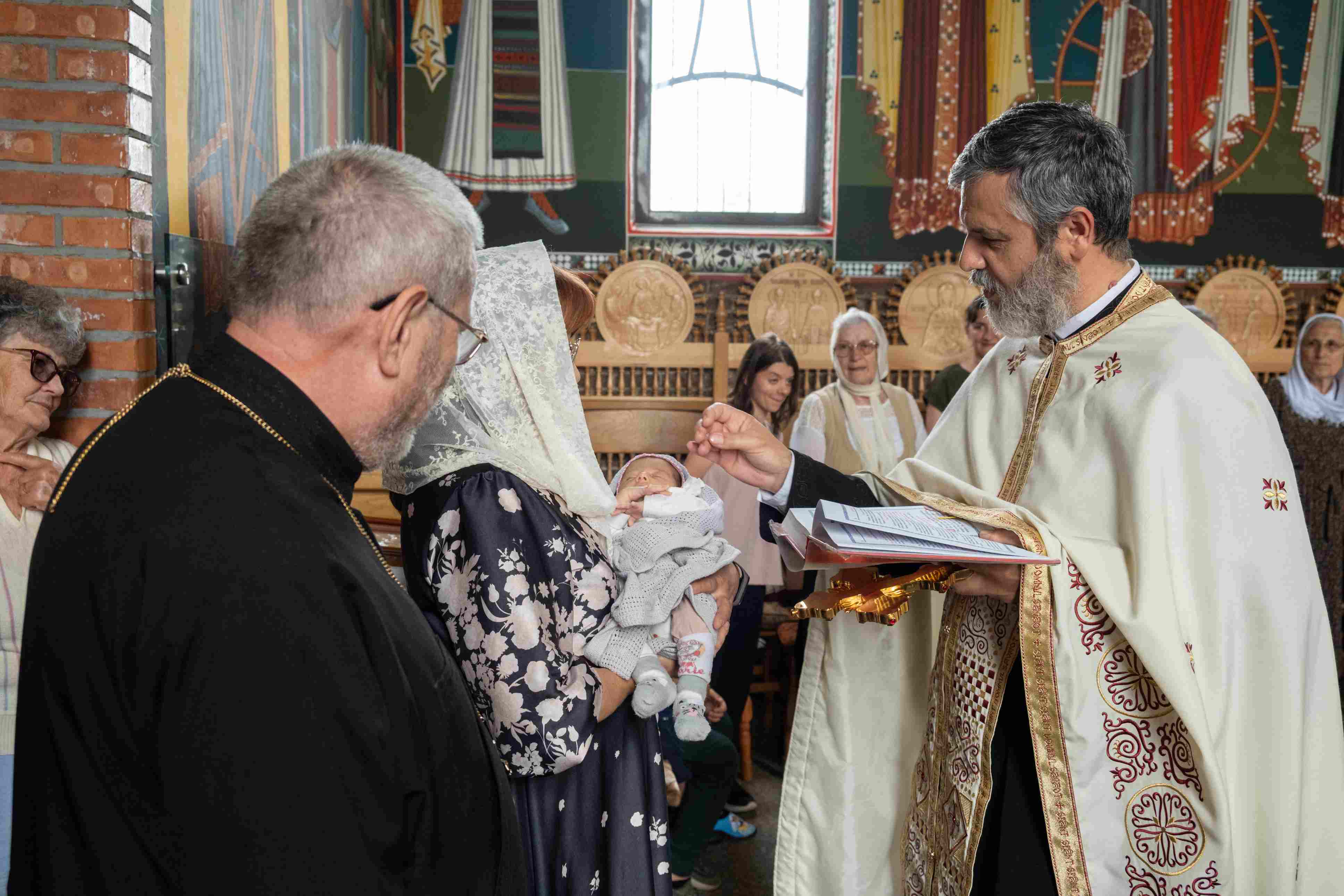 Zi de sărbătoare în familia Rica: a fost botezat al 10-lea copil