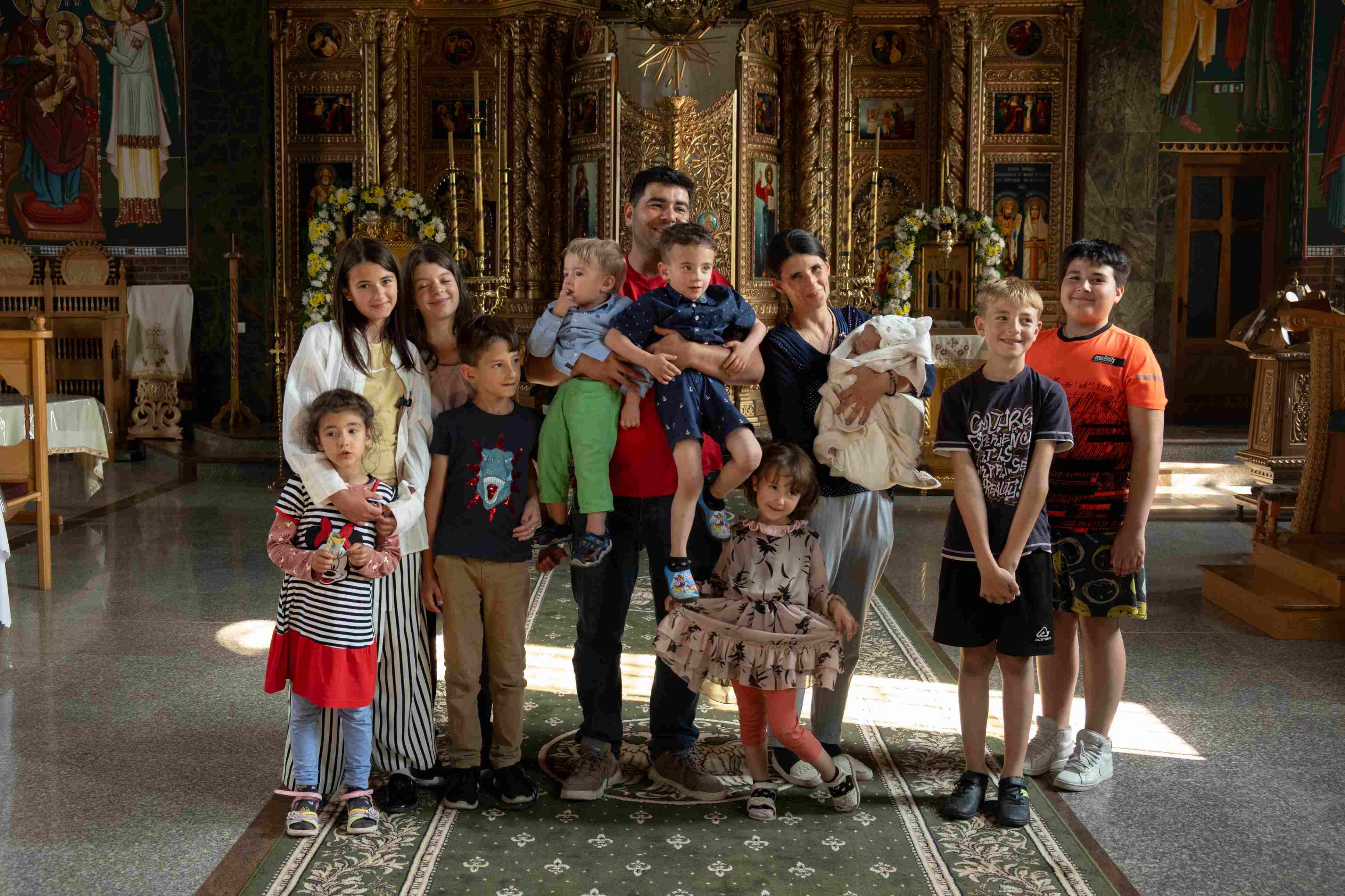 Zi de sărbătoare în familia Rica: a fost botezat al 10-lea copil