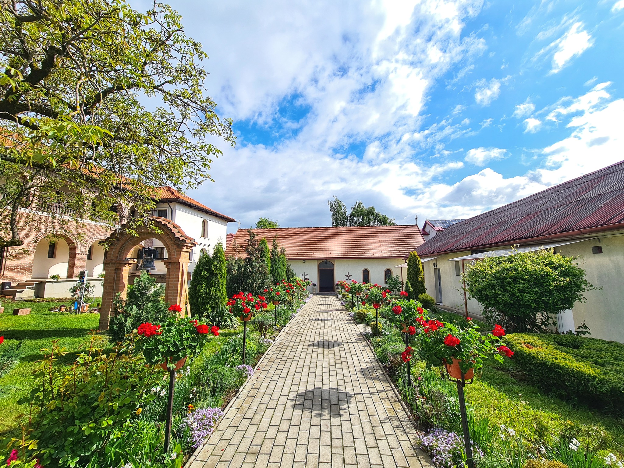 Hramul Mănăstirii „Sfânta Elisabeta” din Cluj-Napoca și punerea pietrei de temelie pentru biserica așezământului monahal