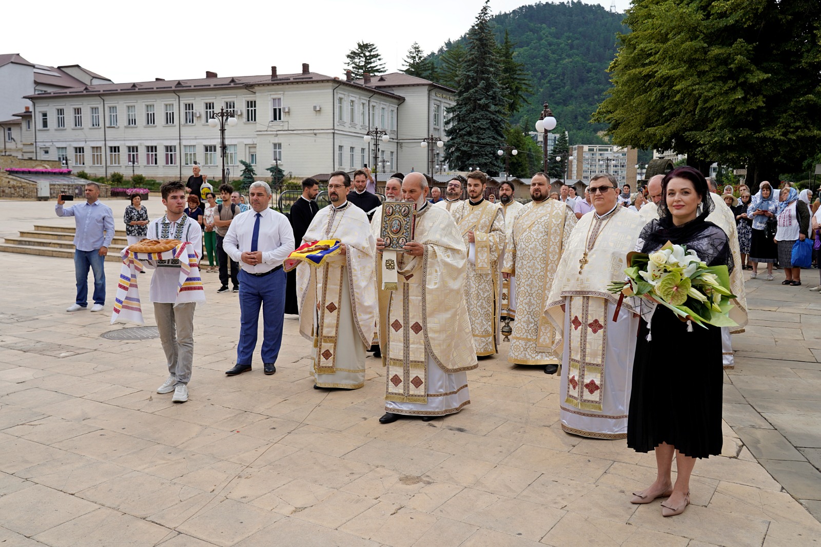 PS Nichifor Botoșăneanul, către nemțeni, la hramul orașului Piatra Neamț: „Să-l urmăm cu viețuirea noastră pe Sfântul Ioan Botezătorul”