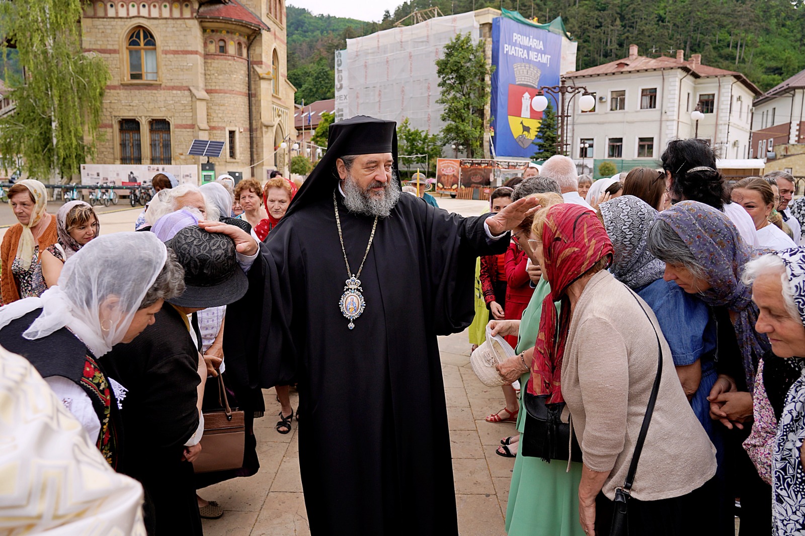 PS Nichifor Botoșăneanul, către nemțeni, la hramul orașului Piatra Neamț: „Să-l urmăm cu viețuirea noastră pe Sfântul Ioan Botezătorul”
