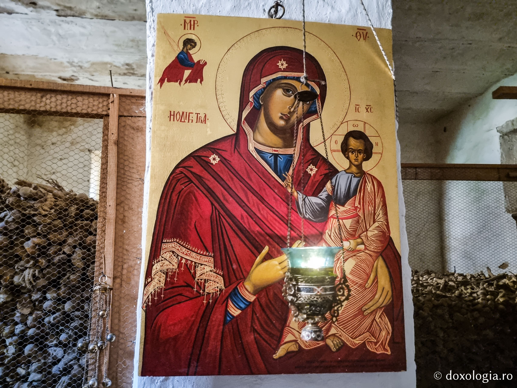 Osuarul Mănăstirii „Sfânta Ecaterina” din Muntele Sinai – loc de închinare și meditație pentru pelerini / Foto: Magda Buftea Osuarul Mănăstirii „Sfânta Ecaterina” din Muntele Sinai – loc de închinare și meditație pentru pelerini