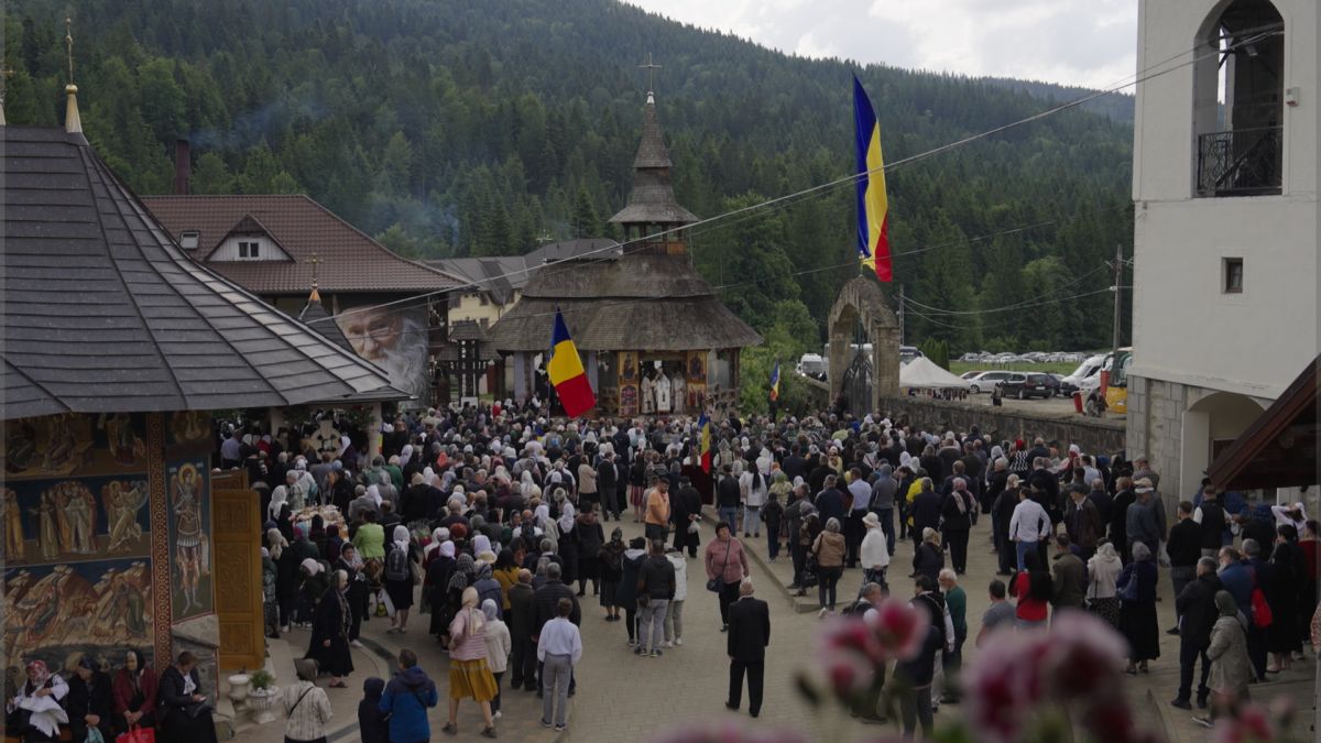 Întru pomenire veșnică: Sfânta Liturghie și parastas pentru părintele Justin Parvu la Mănăstirea Petru Vodă