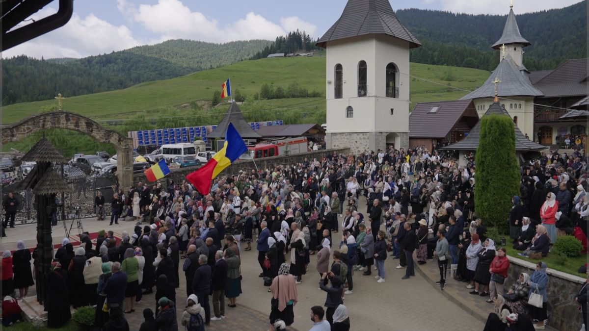 Întru pomenire veșnică: Sfânta Liturghie și parastas pentru părintele Justin Parvu la Mănăstirea Petru Vodă