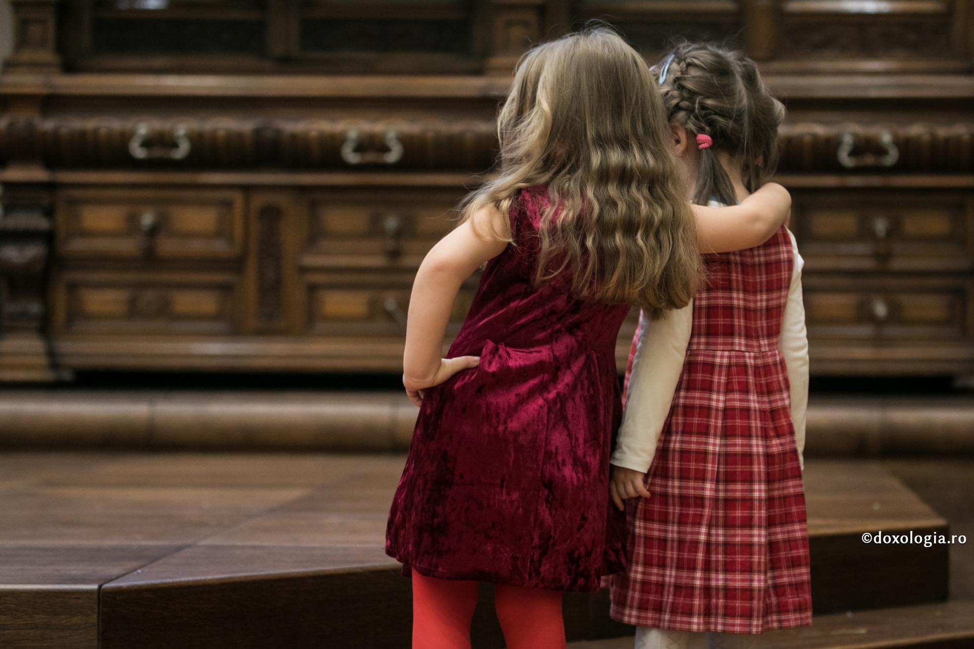 (Video) Cum pot să-mi ajut copilul să-și facă prieteni?