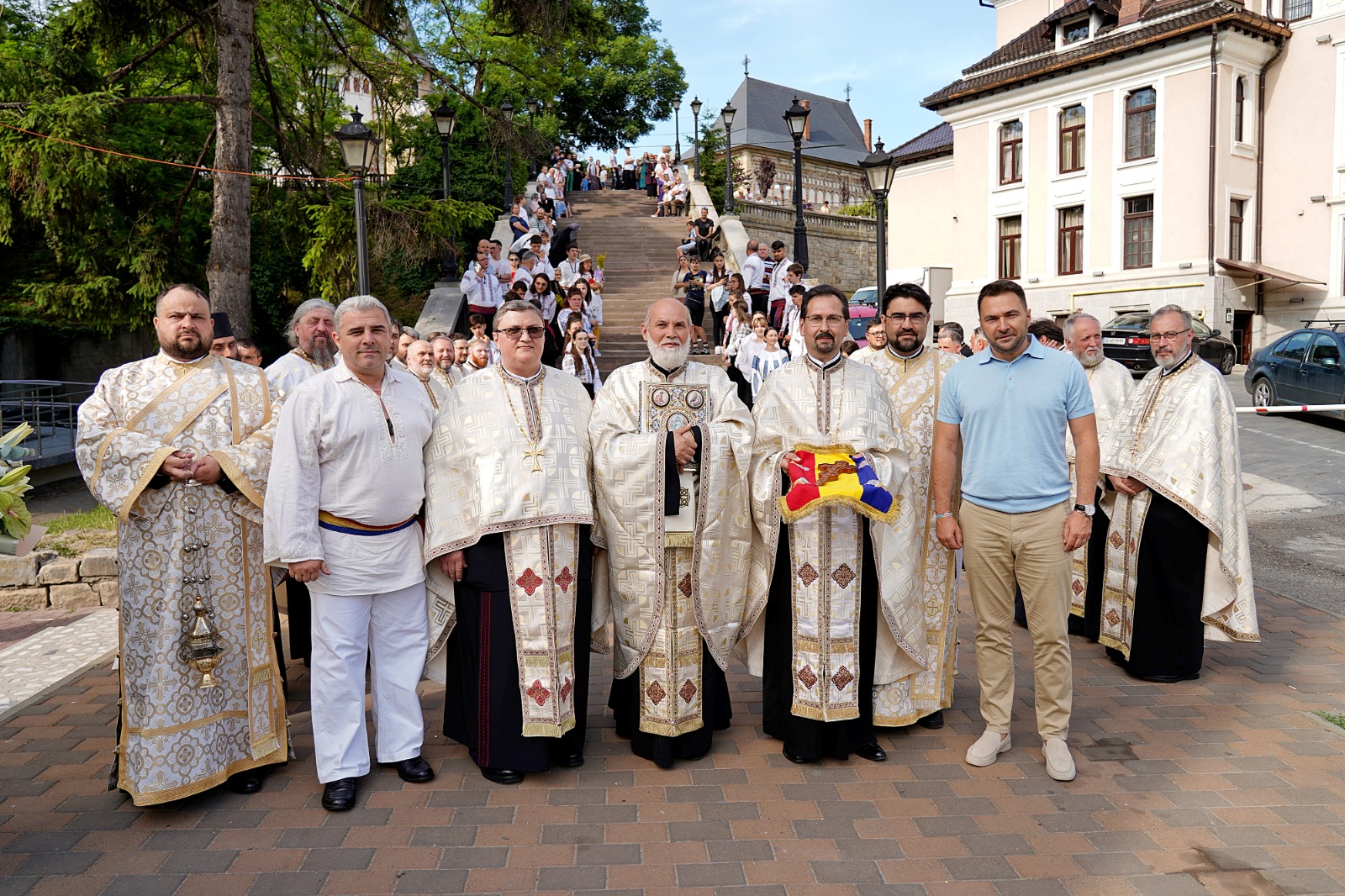 Moaștele Sfântului Iosif cel Milostiv, purtate în procesiune la hramul orașului Piatra Neamț