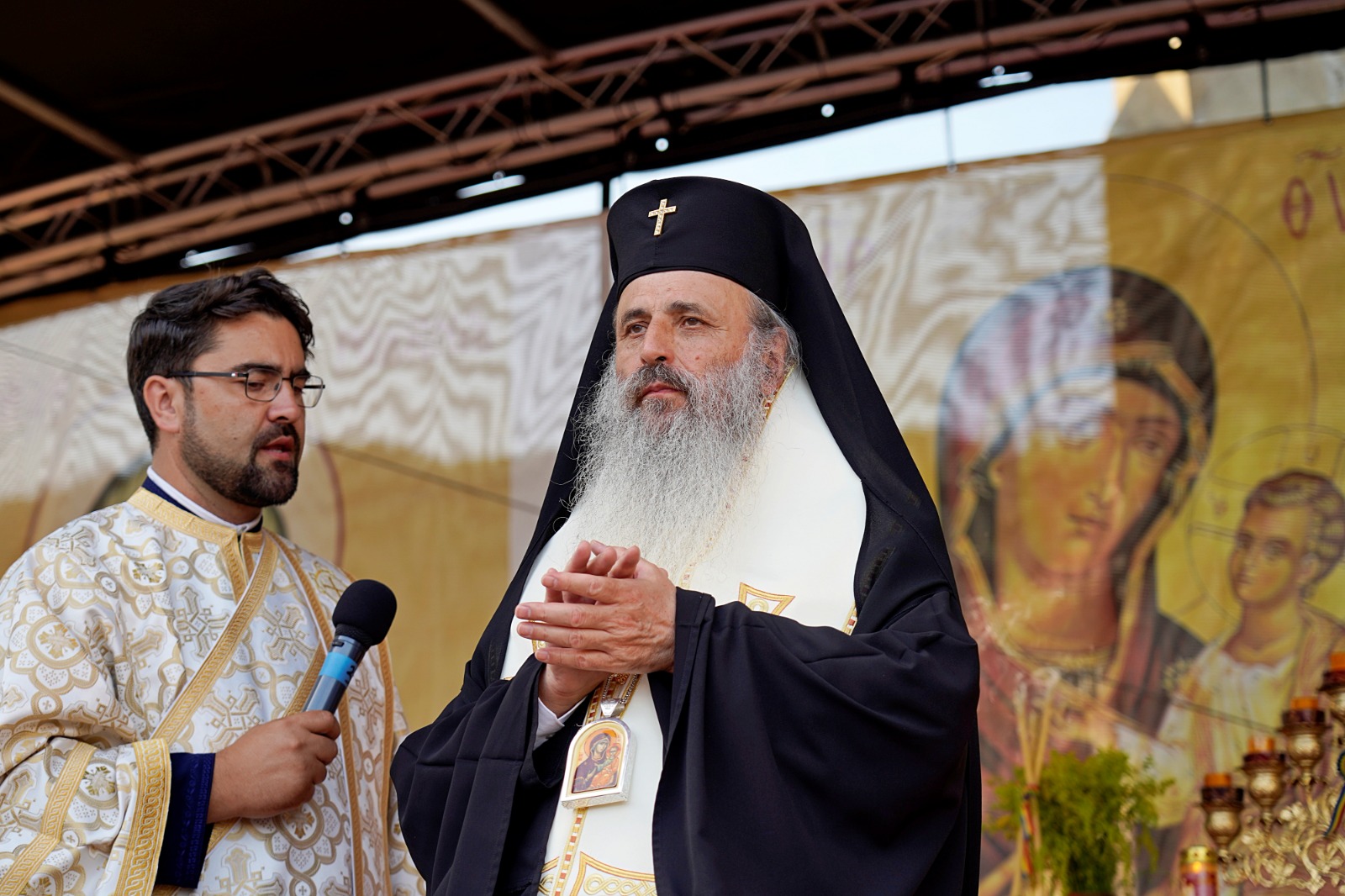 Moaștele Sfântului Iosif cel Milostiv, purtate în procesiune la hramul orașului Piatra Neamț