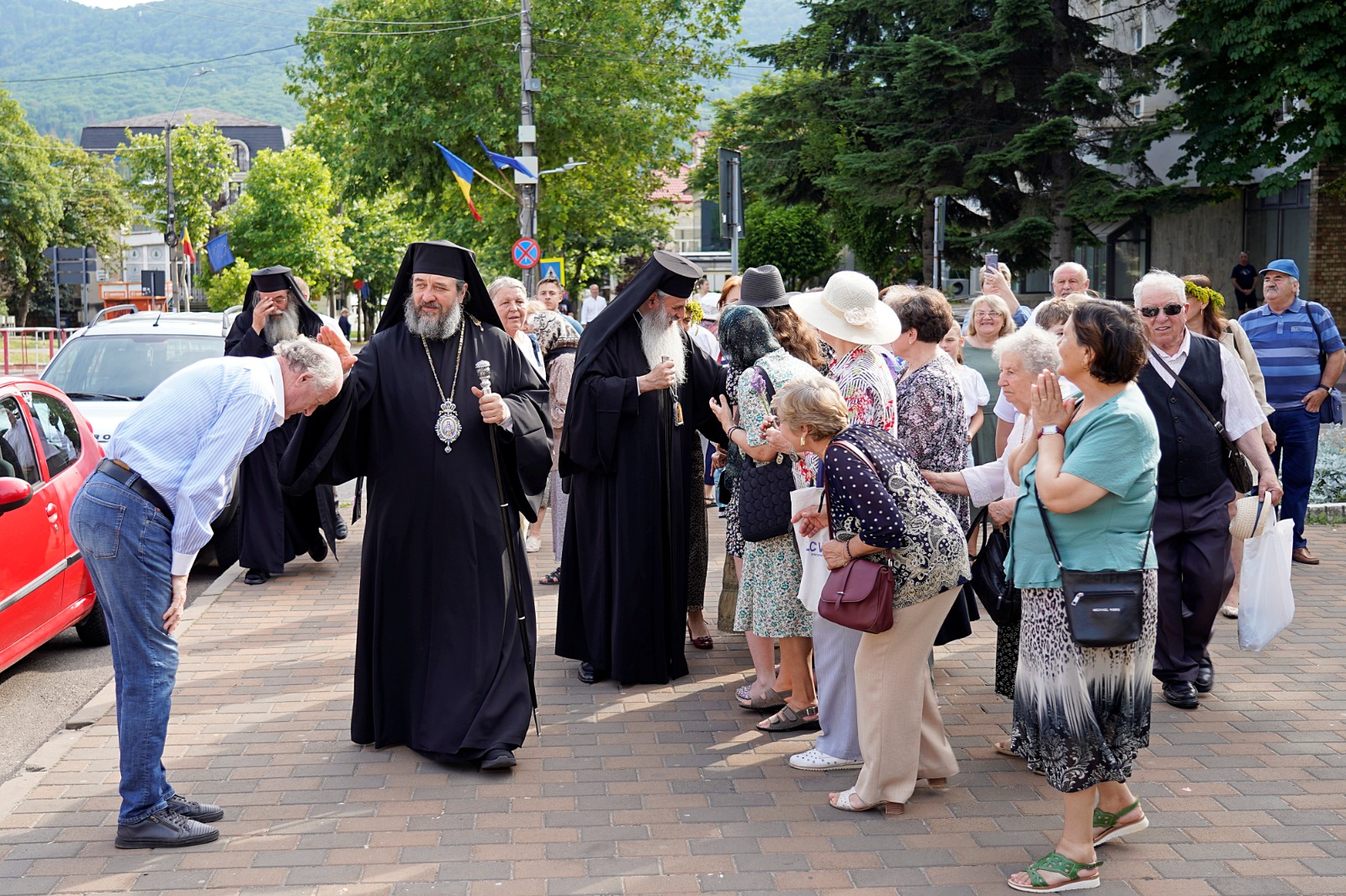 Moaștele Sfântului Iosif cel Milostiv, purtate în procesiune la hramul orașului Piatra Neamț