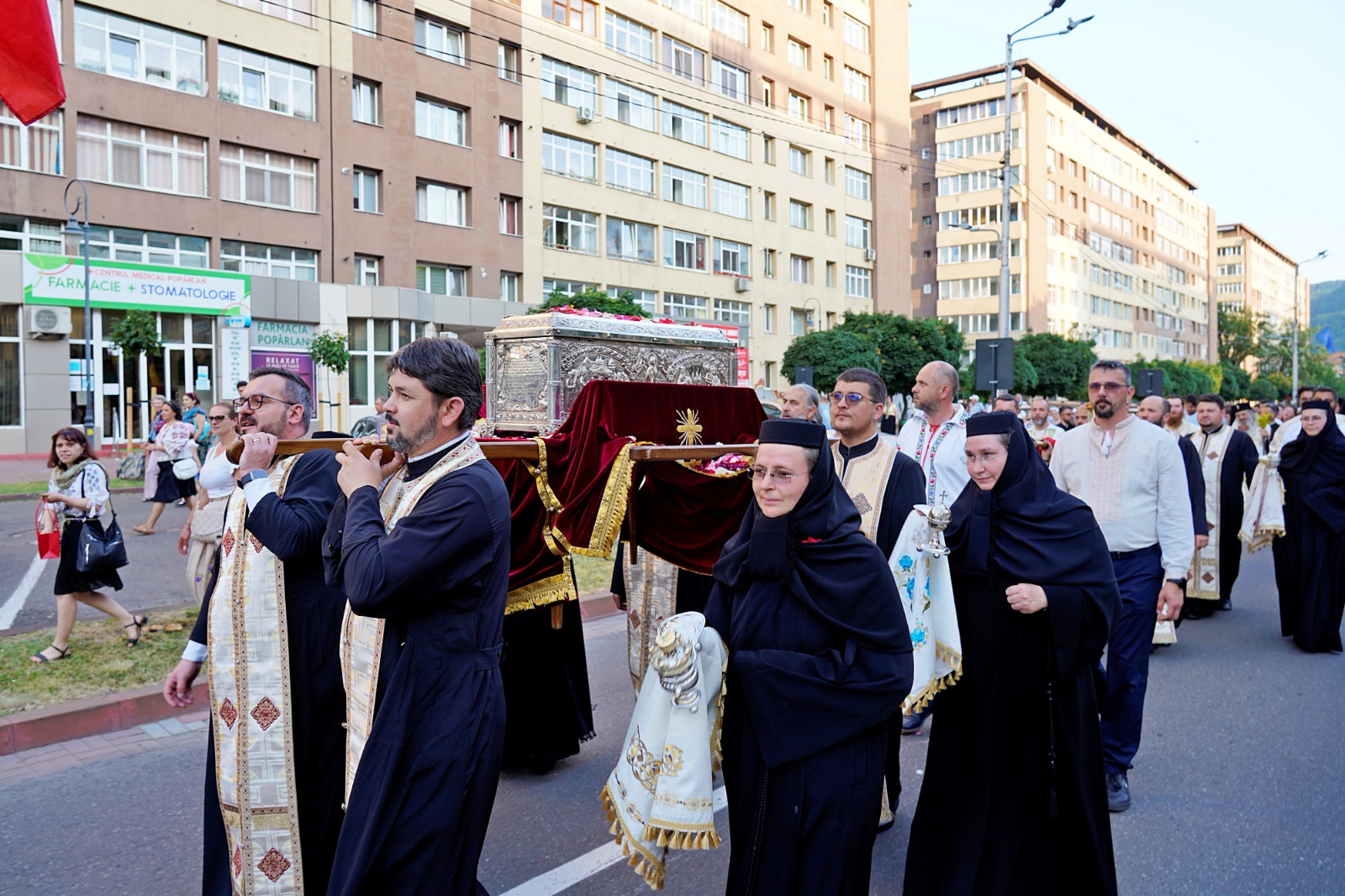 Foto: Flavius Popa Moaștele Sfântului Iosif cel Milostiv, purtate în procesiune la hramul orașului Piatra Neamț