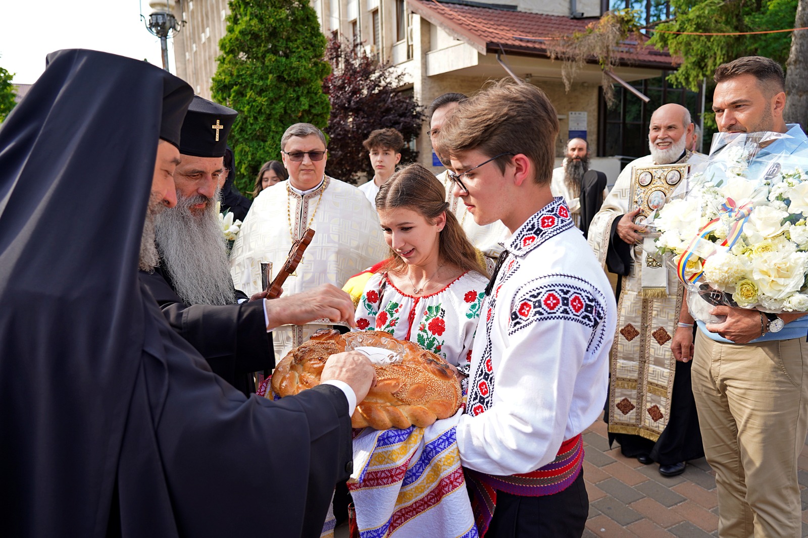 Moaștele Sfântului Iosif cel Milostiv, purtate în procesiune la hramul orașului Piatra Neamț