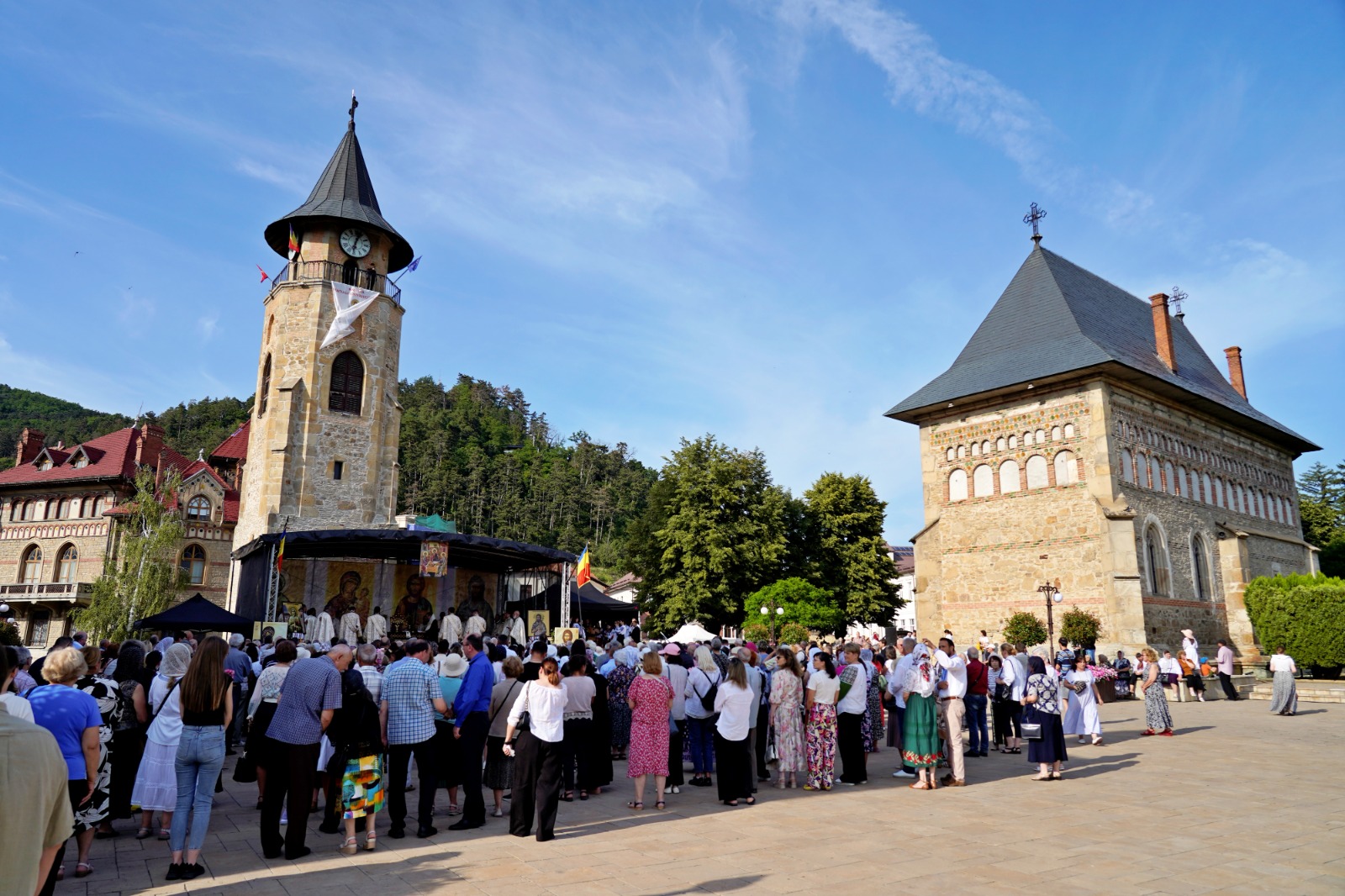 Moaștele Sfântului Iosif cel Milostiv, purtate în procesiune la hramul orașului Piatra Neamț