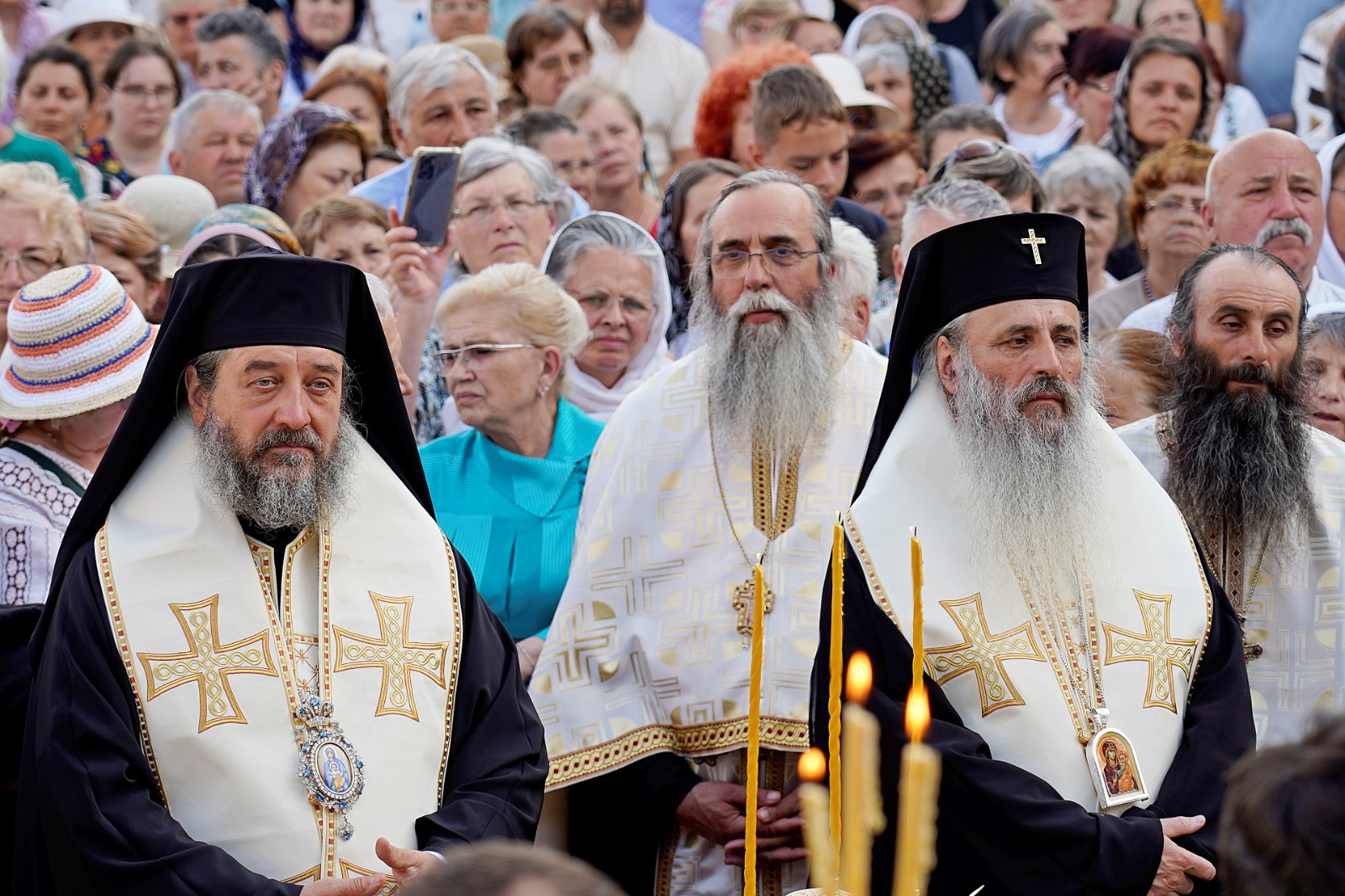 Moaștele Sfântului Iosif cel Milostiv, purtate în procesiune la hramul orașului Piatra Neamț