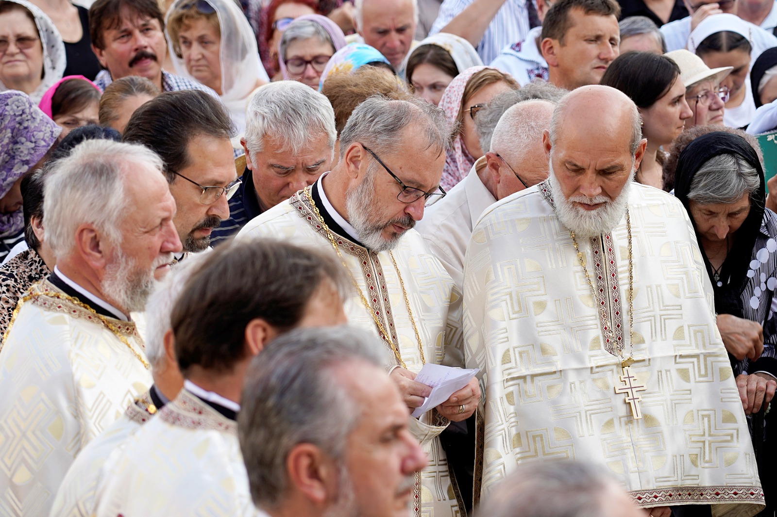 Moaștele Sfântului Iosif cel Milostiv, purtate în procesiune la hramul orașului Piatra Neamț