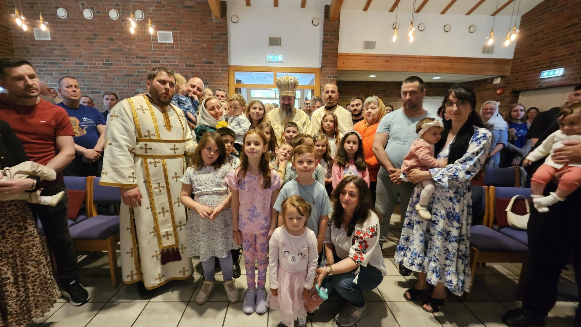 Slujiri arhierești și întâlniri cu credincioșii români la Oslo și Stockholm