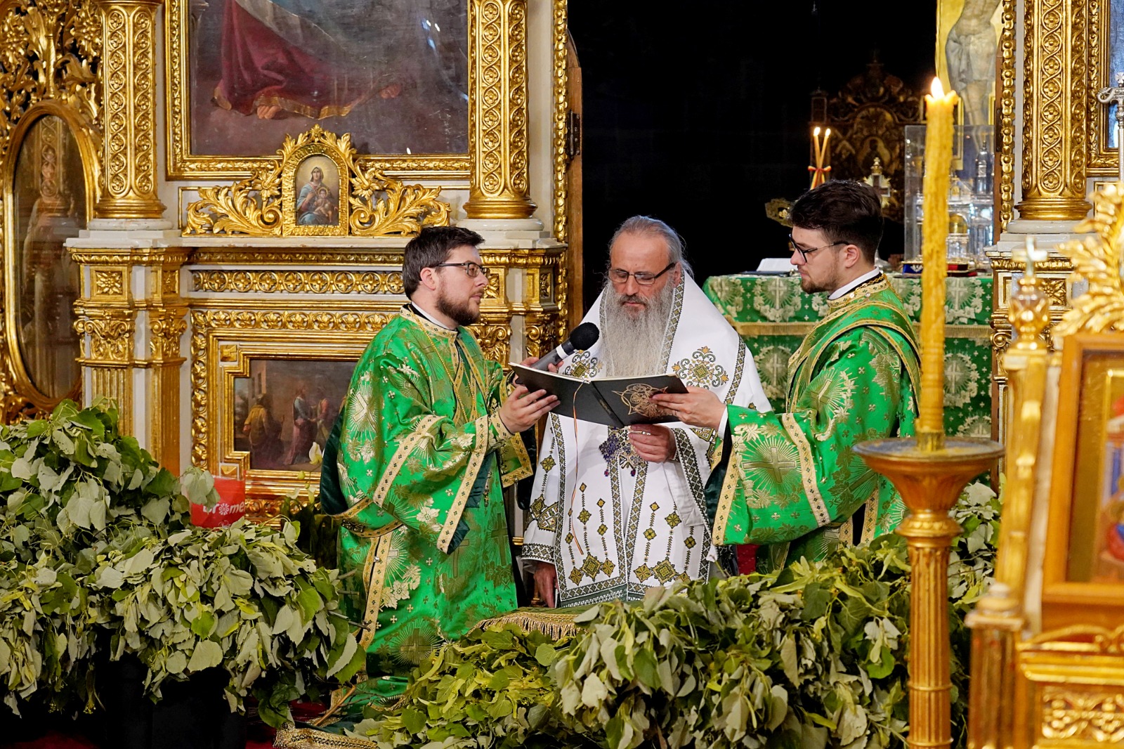 Sărbătoarea Bisericii, Cincizecimea, la Catedrală Mitropolitană din Iași text