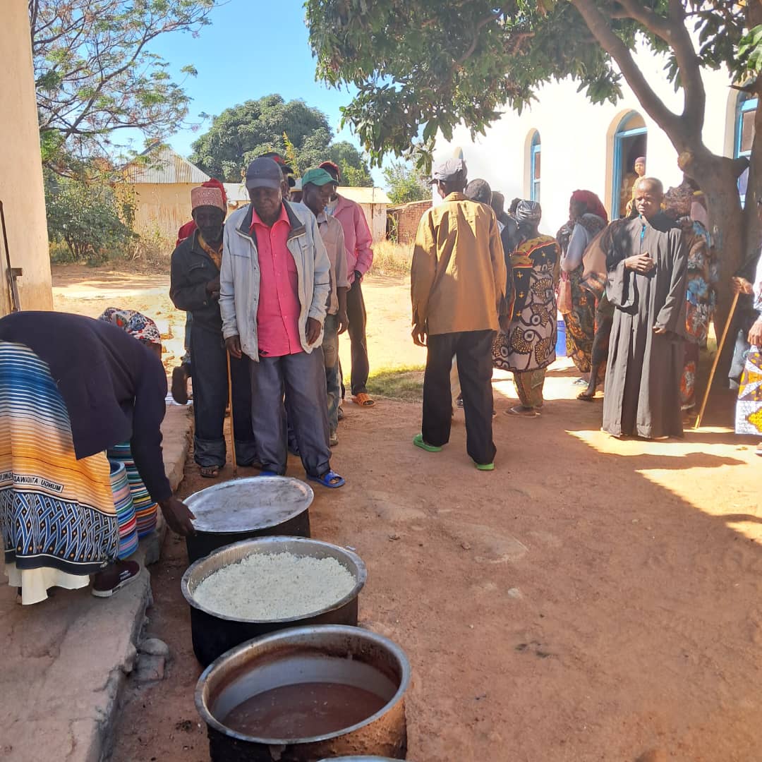 Sâmbăta morților sau „Moșii de vară&quot; în parohia din satul Nyamihuu