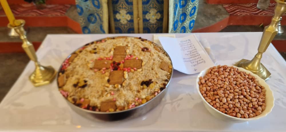 Sâmbăta morților sau „Moșii de vară&quot; în parohia din satul Nyamihuu