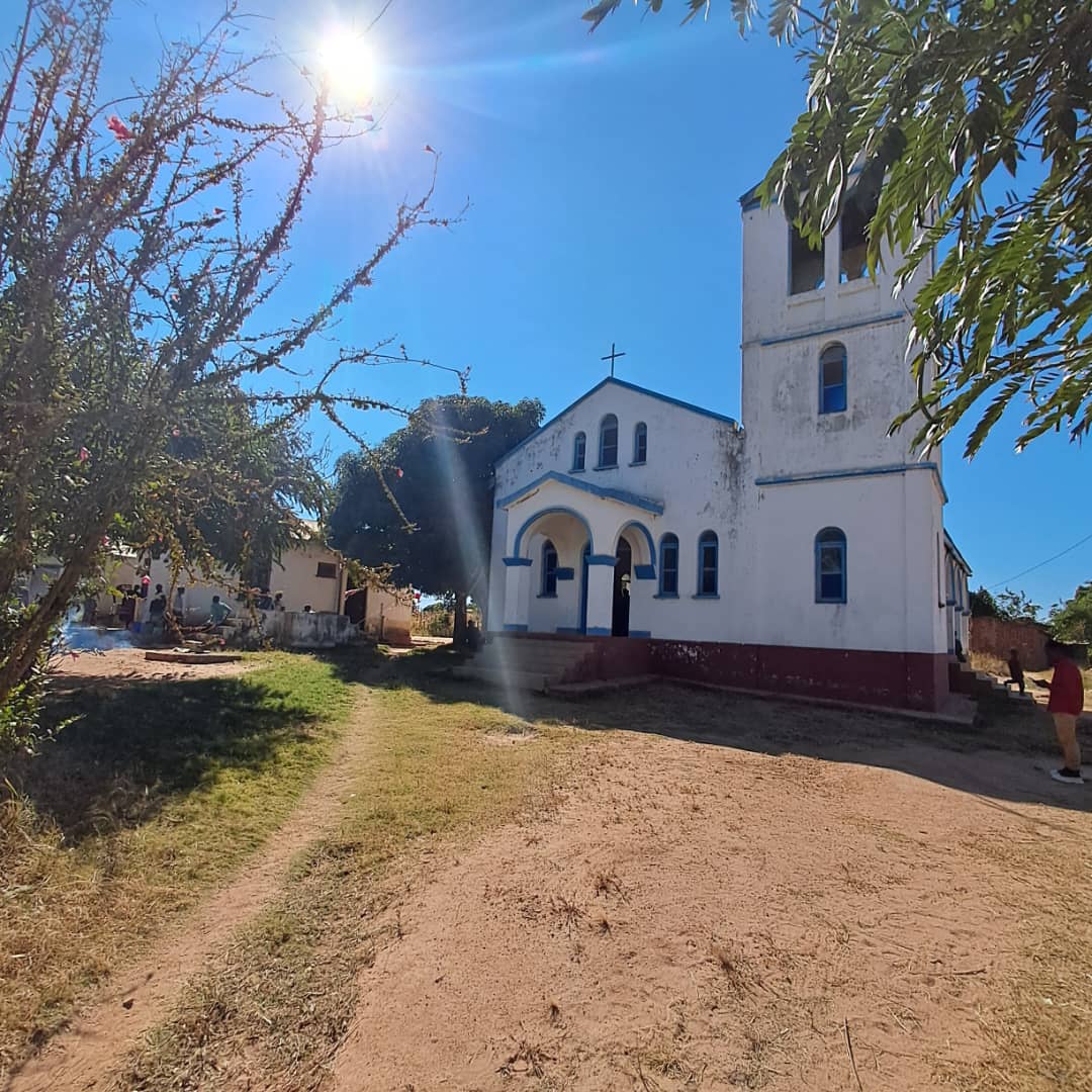 Sâmbăta morților sau „Moșii de vară&quot; în parohia din satul Nyamihuu