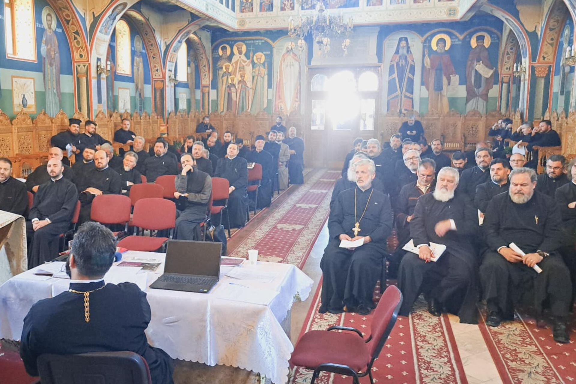 Comuniune și conlucrare frățească: Ședință administrativă comună între Protopopiatul Iași I și Protopopiatul Călărași