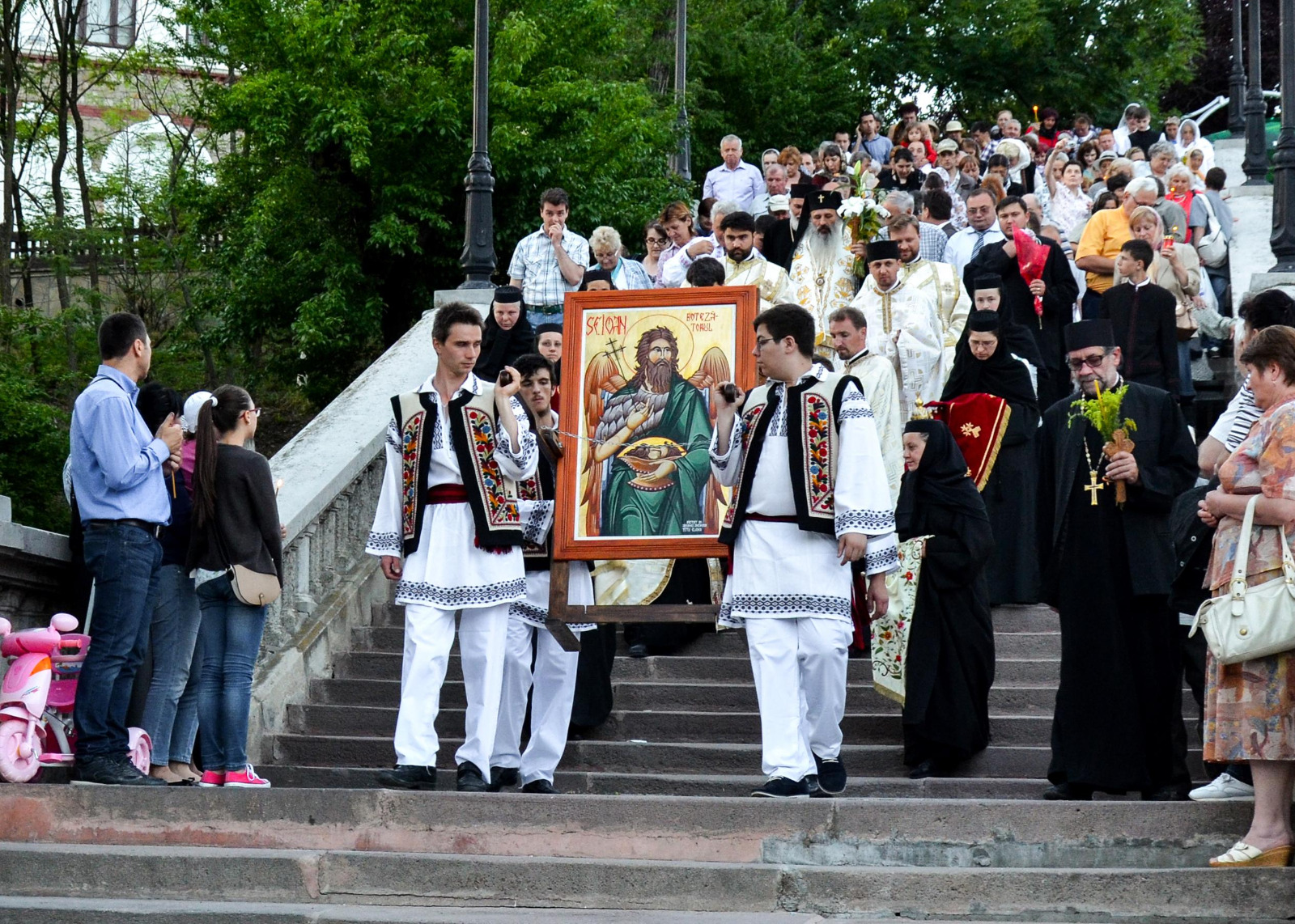 Evenimente care vor avea loc în Arhiepiscopia Iaşilor, în perioada 22-28 iunie 2025 procesiunea organizată cu ocazia zilelor municipiului Piatra Neamț