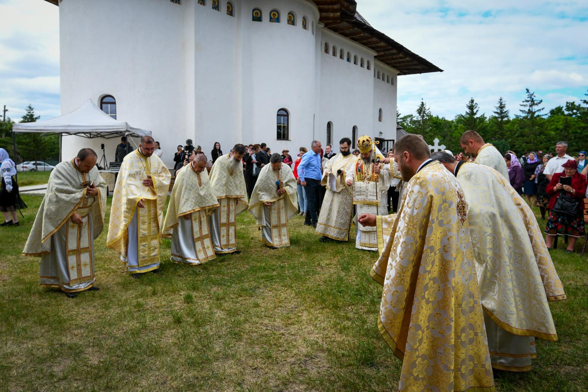 Sfințirea picturii bisericii din Bobulești – o zi de bucurie și comuniune