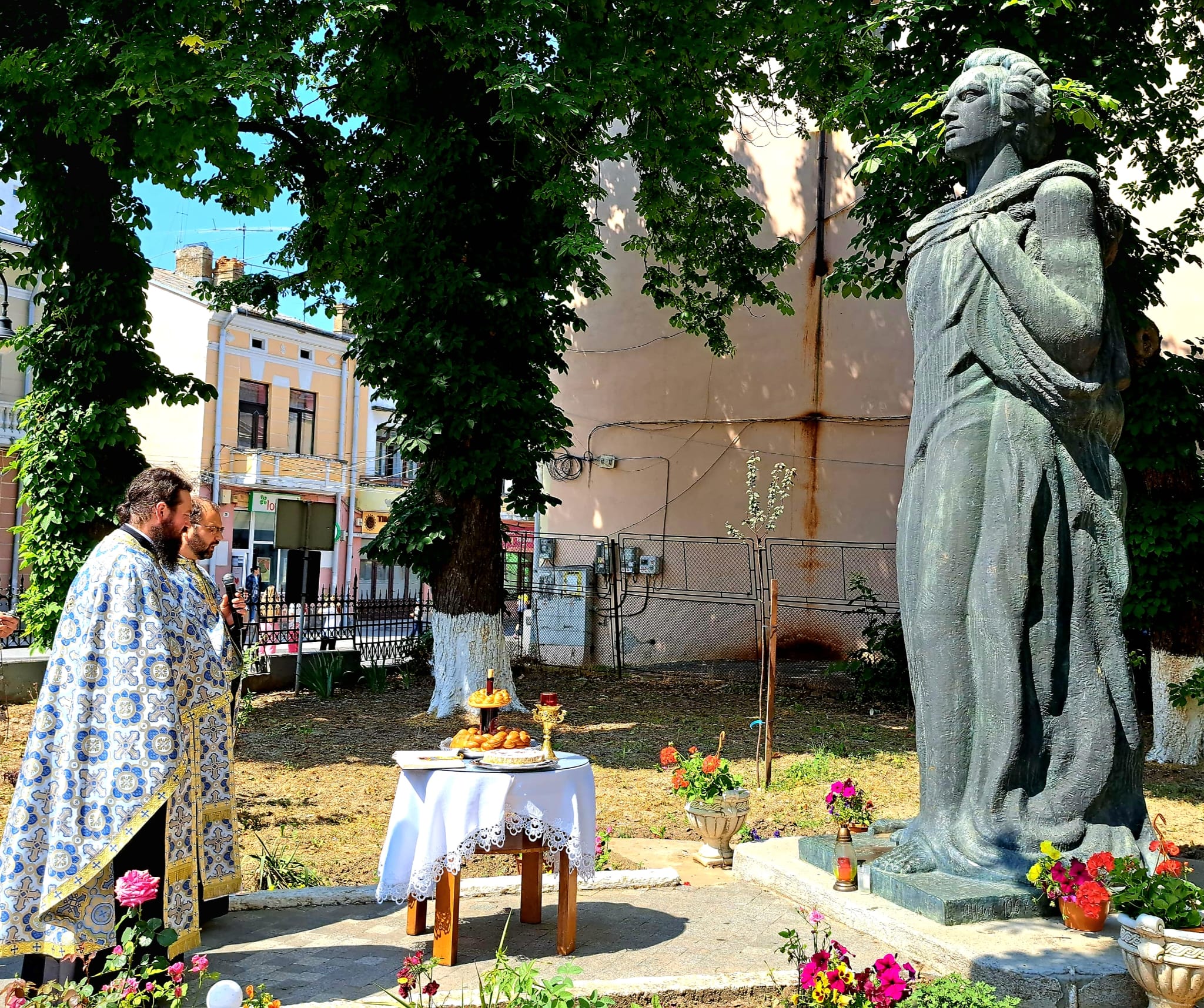 Slujbă de pomenire a poetului Mihai Eminescu la Biserica „Uspenia” din Botoșani