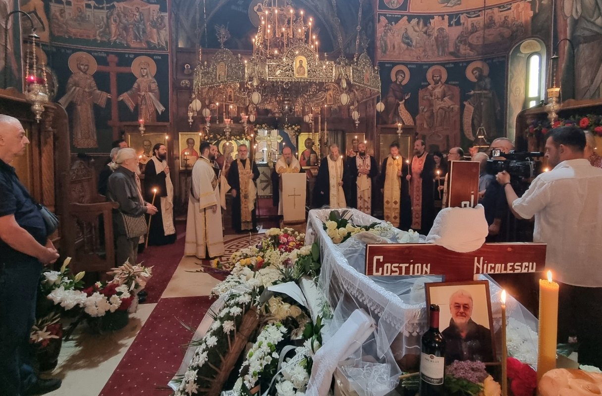 Teologul și etnologul Costion Nicolescu a fost condus pe ultimul drum Teologul și etnologul Costion Nicolescu a fost condus pe ultimul drum