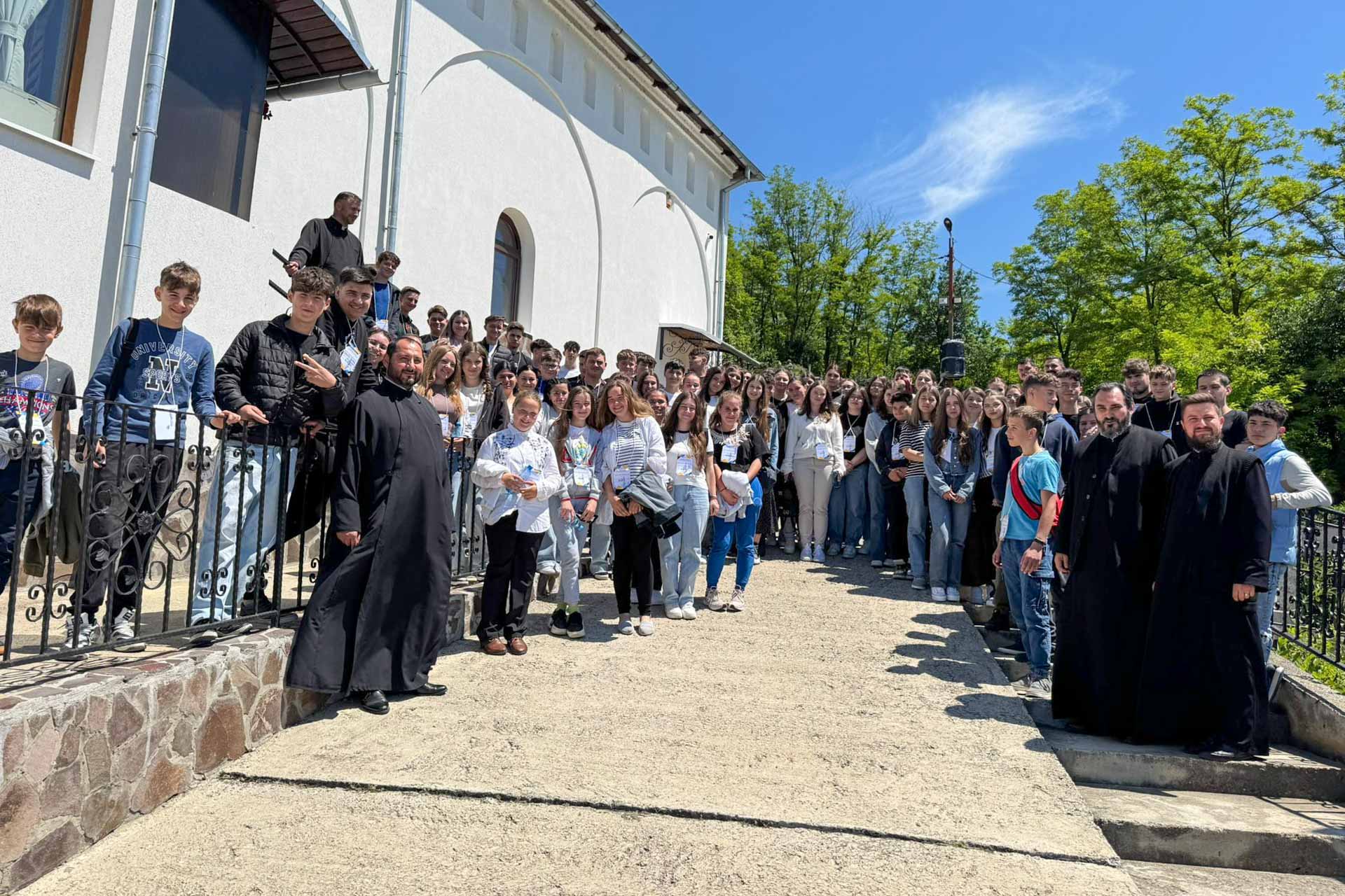 Tinerii din Protopopiatul Roznov, în căutarea rostului lor în Biserică Tinerii din Protopopiatul Roznov, în căutarea rostului lor în Biserică