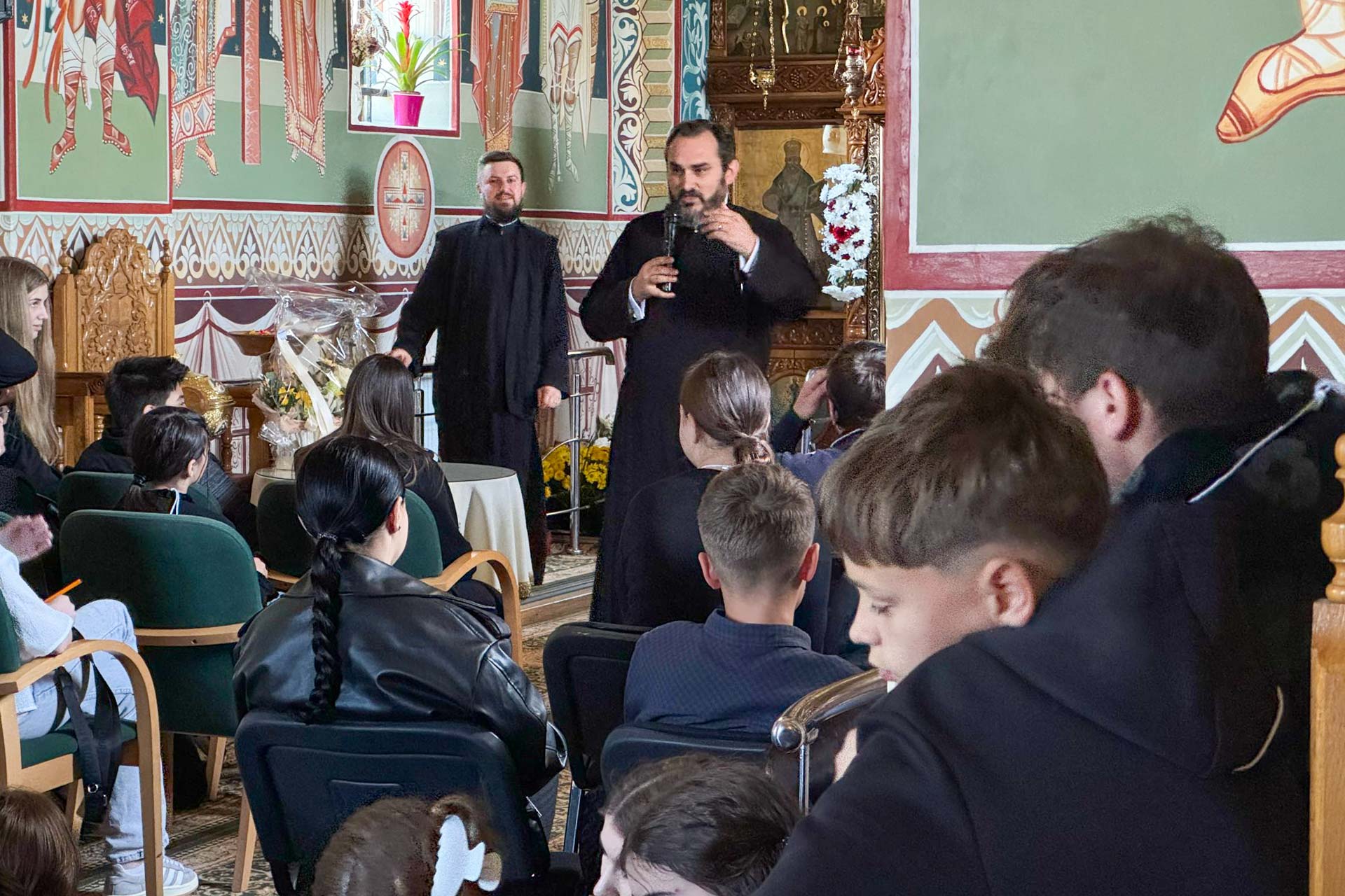 Tinerii din Protopopiatul Roznov, în căutarea rostului lor în Biserică Tinerii din Protopopiatul Roznov, în căutarea rostului lor în Biserică