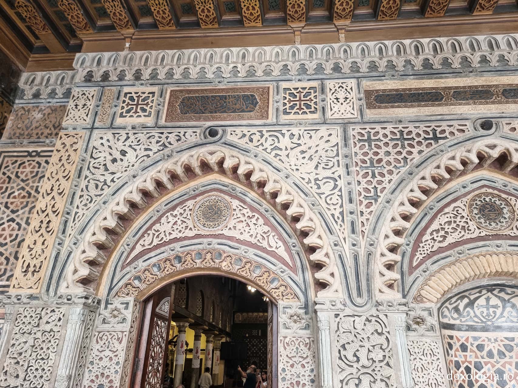 Biserica „Suspendată” din Cairo – biserica ce deține o colecție importantă de icoane și sfinte moaște / Foto: Magda Buftea Biserica „Suspendată” din Cairo – biserica ce deține o colecție importantă de icoane și sfinte moaște