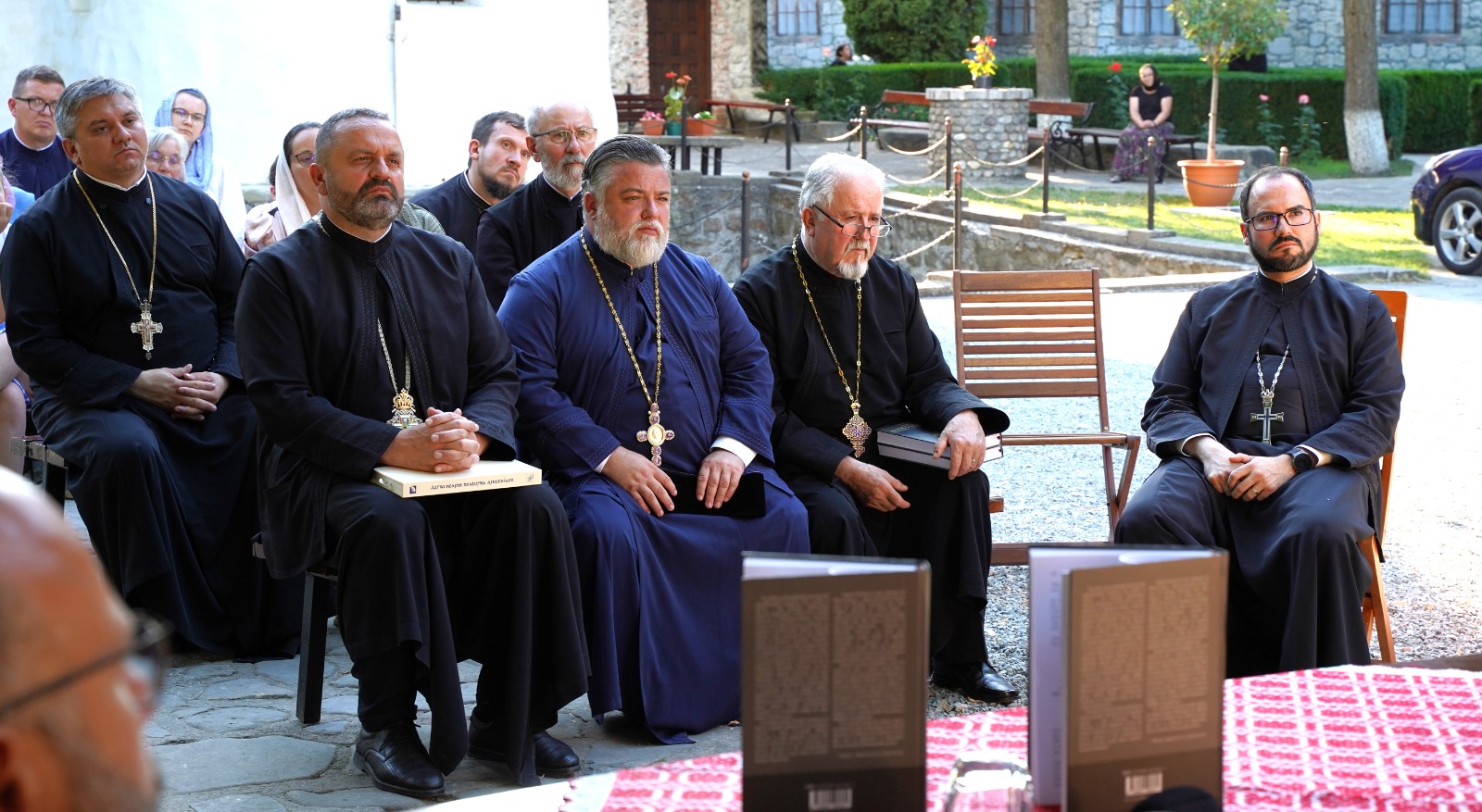 Eveniment editorial la Mănăstirea Râmeț: Au fost lansate două volume despre viața și lucrarea duhovnicească a Sfântului Dometie cel Milostiv