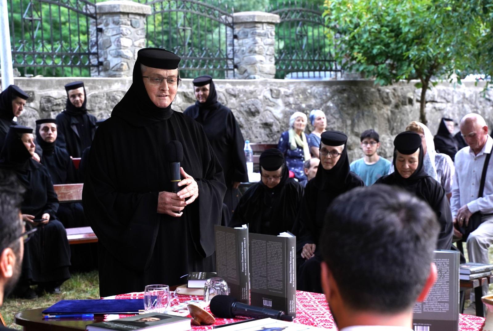 Eveniment editorial la Mănăstirea Râmeț: Au fost lansate două volume despre viața și lucrarea duhovnicească a Sfântului Dometie cel Milostiv