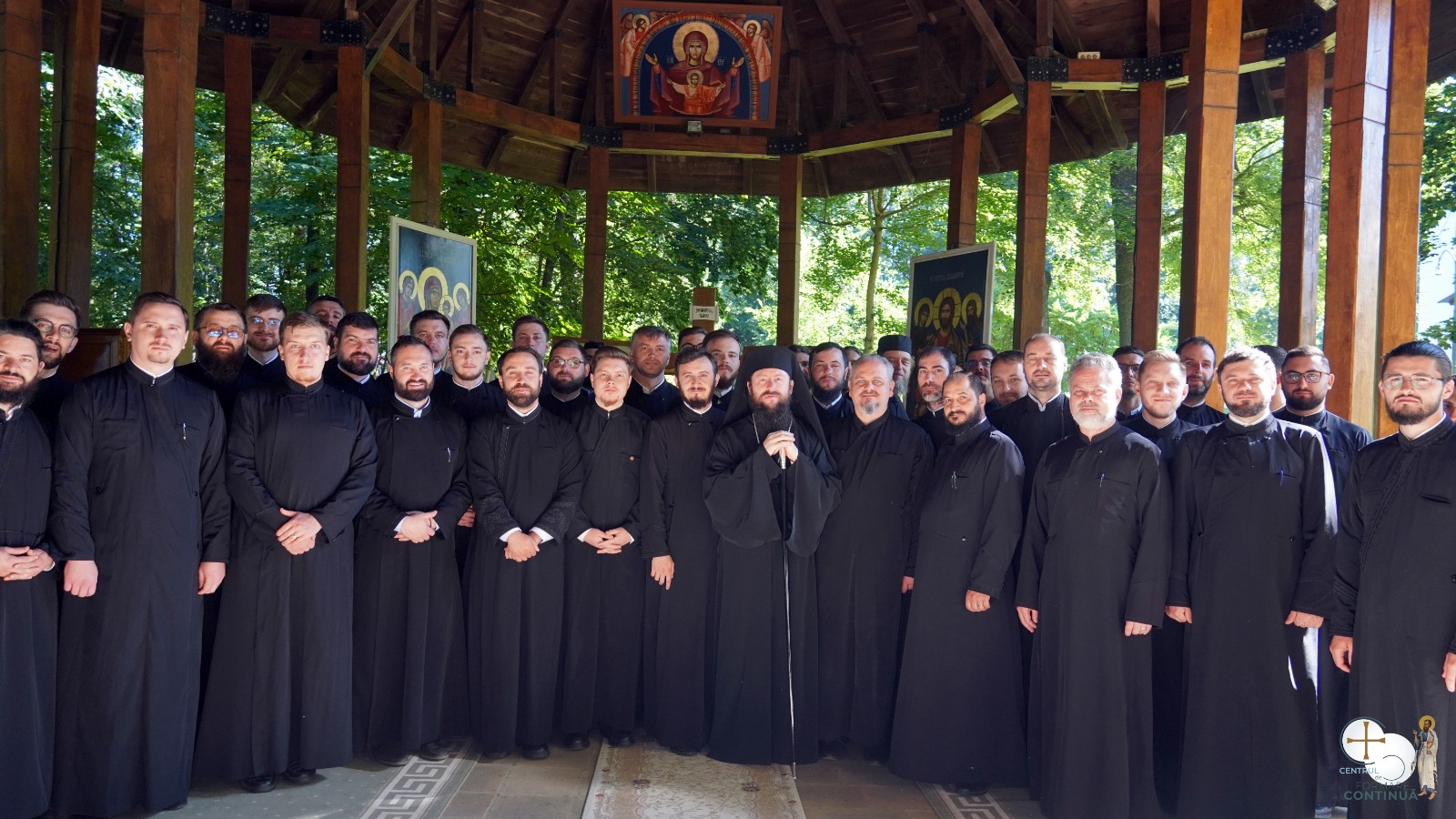 Foto: Centrul de Formare Continuă al Arhiepiscopiei Iașilor Tinerii preoți din Arhiepiscopia Iașilor au participat în aceste zile la un program de formare, organizat la Miclăușeni