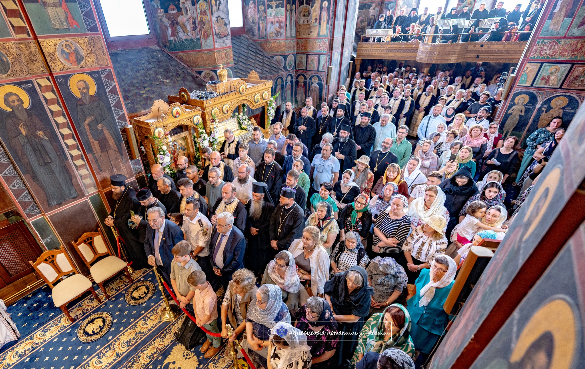 În această seară a avut loc, la Roman, slujba de ipopsifiere a Părintelui Arhimandrit Teofil Anăstăsoaie, Episcop-vicar ales al Arhiepiscopiei Romanului și Bacăului