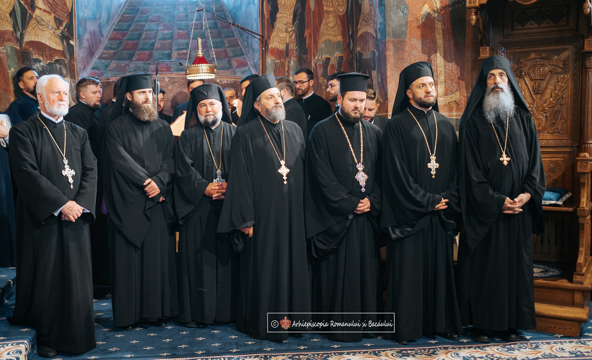 În această seară a avut loc, la Roman, slujba de ipopsifiere a Părintelui Arhimandrit Teofil Anăstăsoaie, Episcop-vicar ales al Arhiepiscopiei Romanului și Bacăului