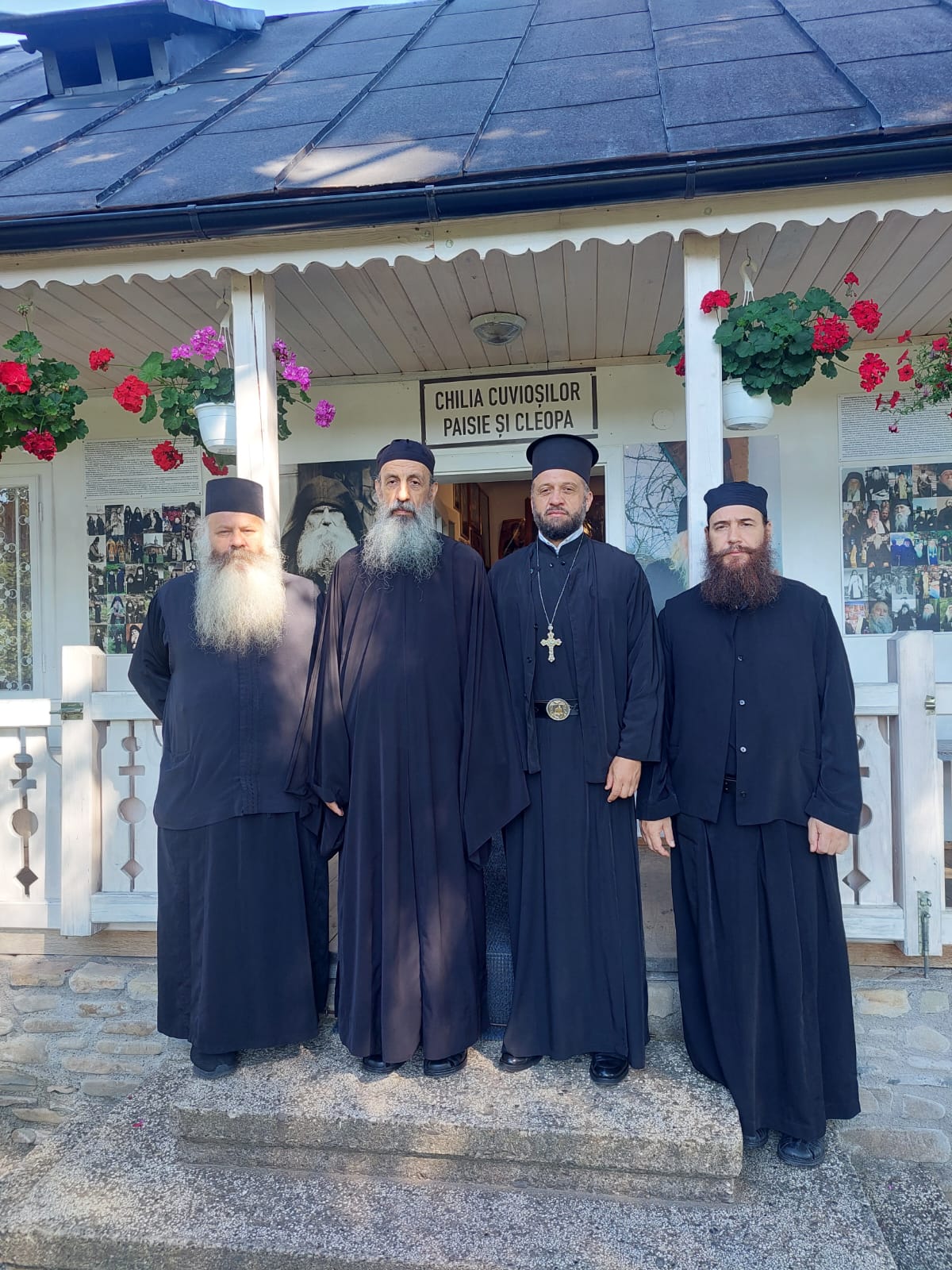 Starețul Mănăstirii „Sfântul Gheorghe Hozevitul”, în vizită la Sfinții Cleopa și Paisie de la Sihăstria