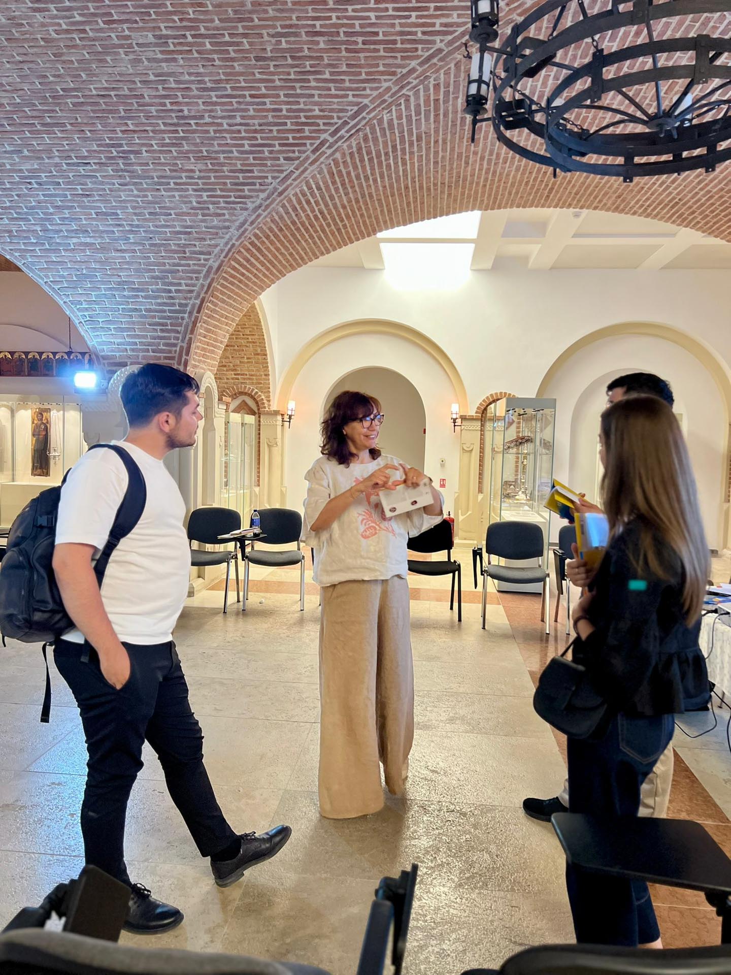 Atelier de scriere de povești pentru tinerii voluntari ai Arhiepiscopiei Iașilor