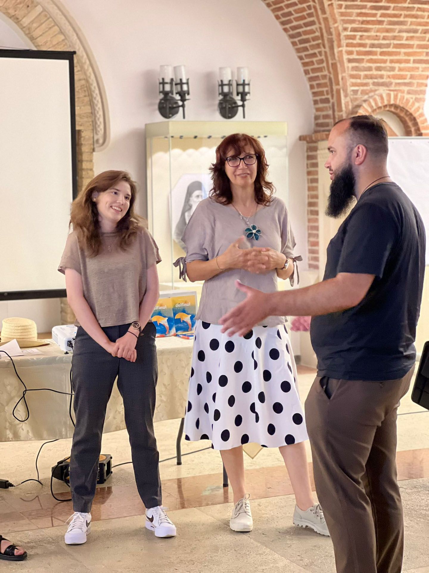 Atelier de scriere de povești pentru tinerii voluntari ai Arhiepiscopiei Iașilor