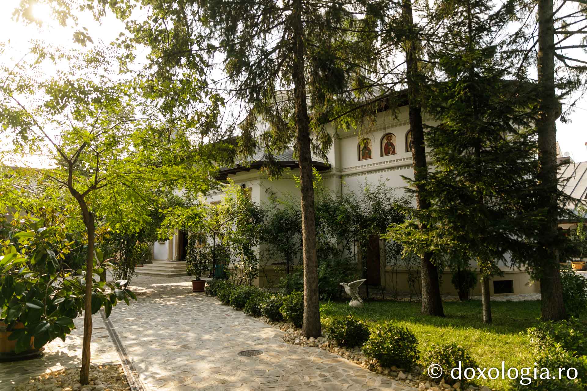 Schitul Darvari – Biserici bucureștene la ceas de seară / Foto: pr. Silviu Cluci Schitul Darvari