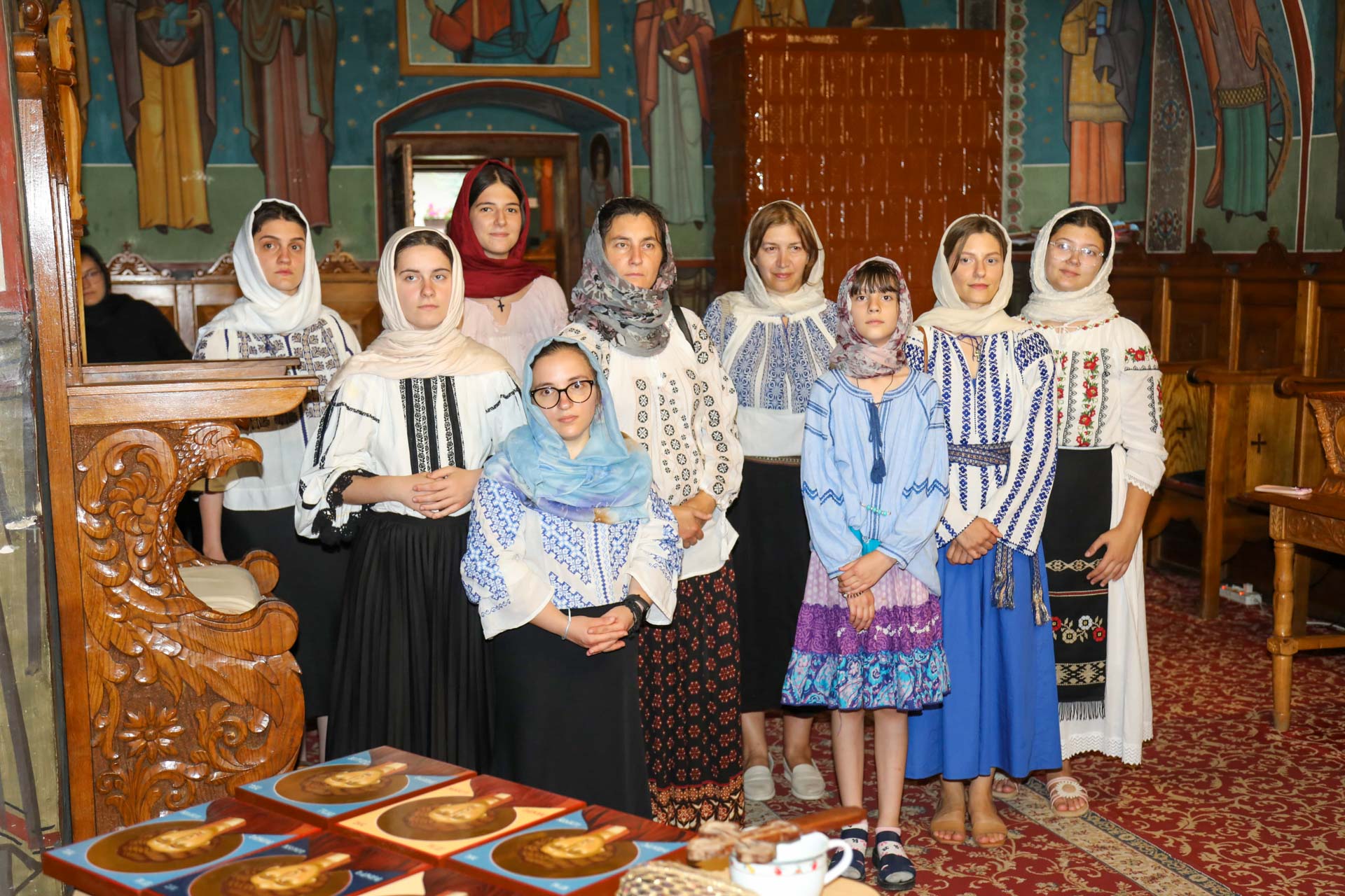 Chipul Sfântului Pantelimon pictat cu rugăciune și dăruire, în cadrul unei tabere de icoane la Mănăstirea Sihăstria Neamț