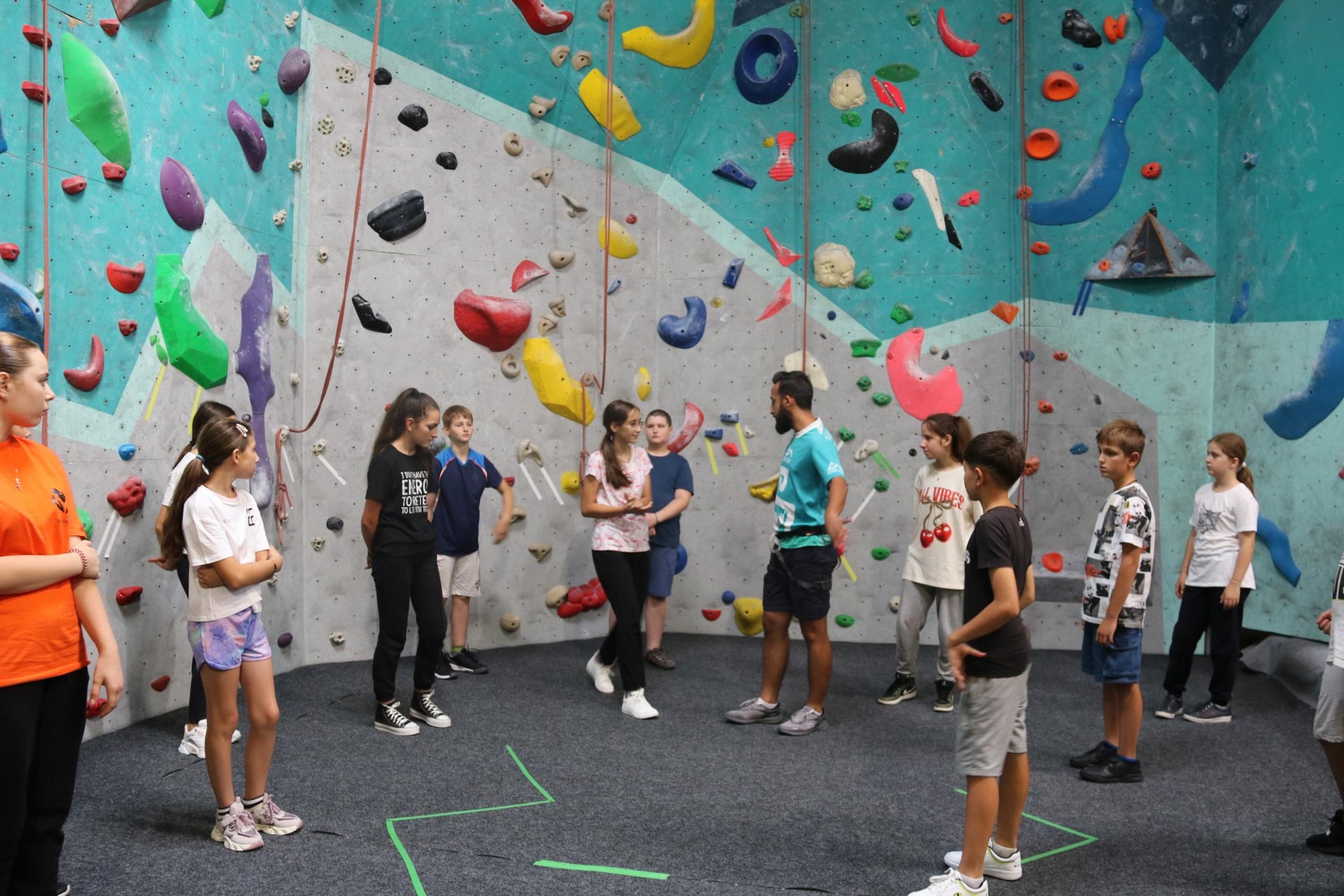 În vacanță, dar mai aproape de visurile lor: 25 de elevi, bursieri Pro Vita, au fost protagoniștii unei săptămâni speciale