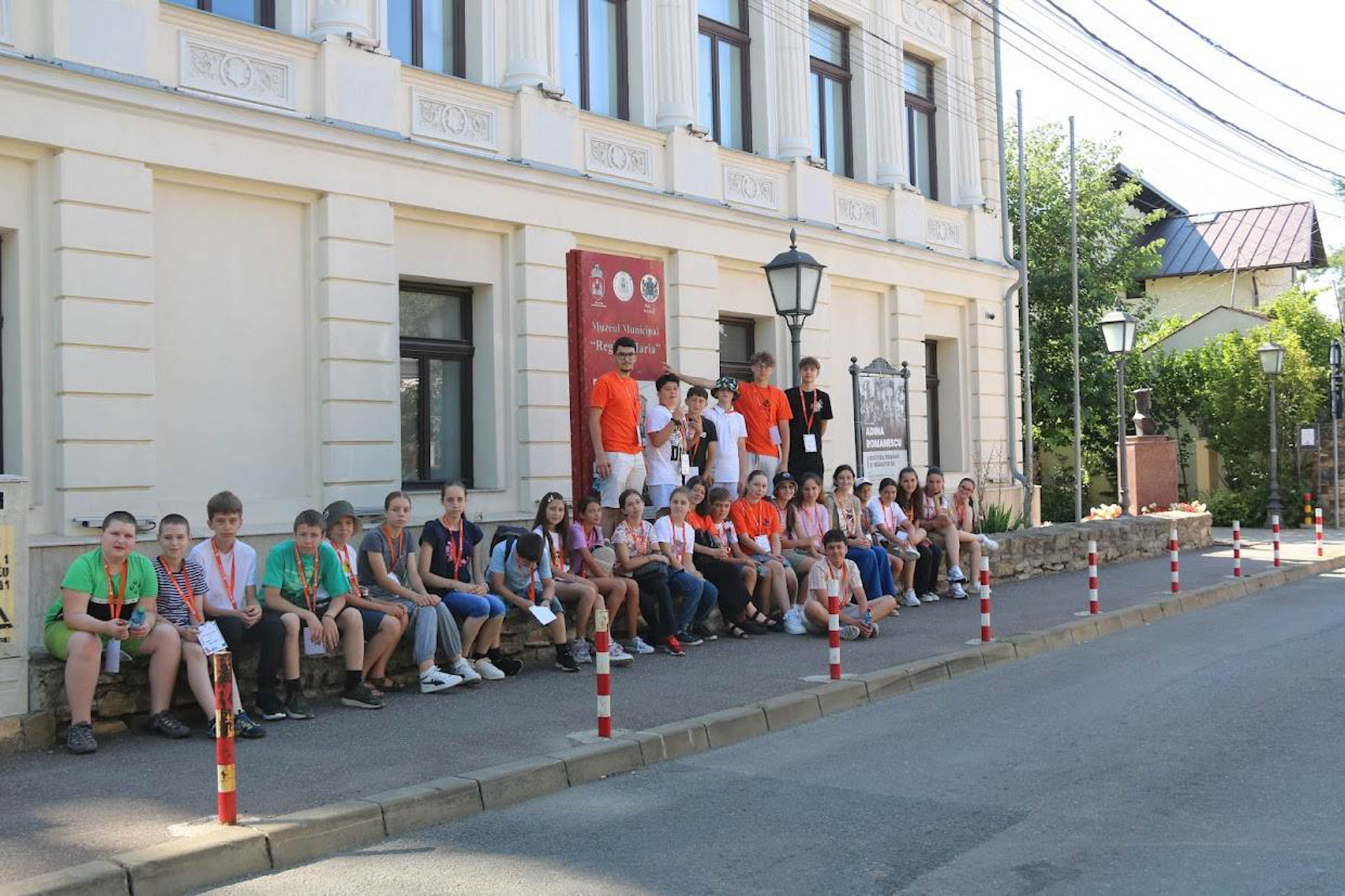 În vacanță, dar mai aproape de visurile lor: 25 de elevi, bursieri Pro Vita, au fost protagoniștii unei săptămâni speciale