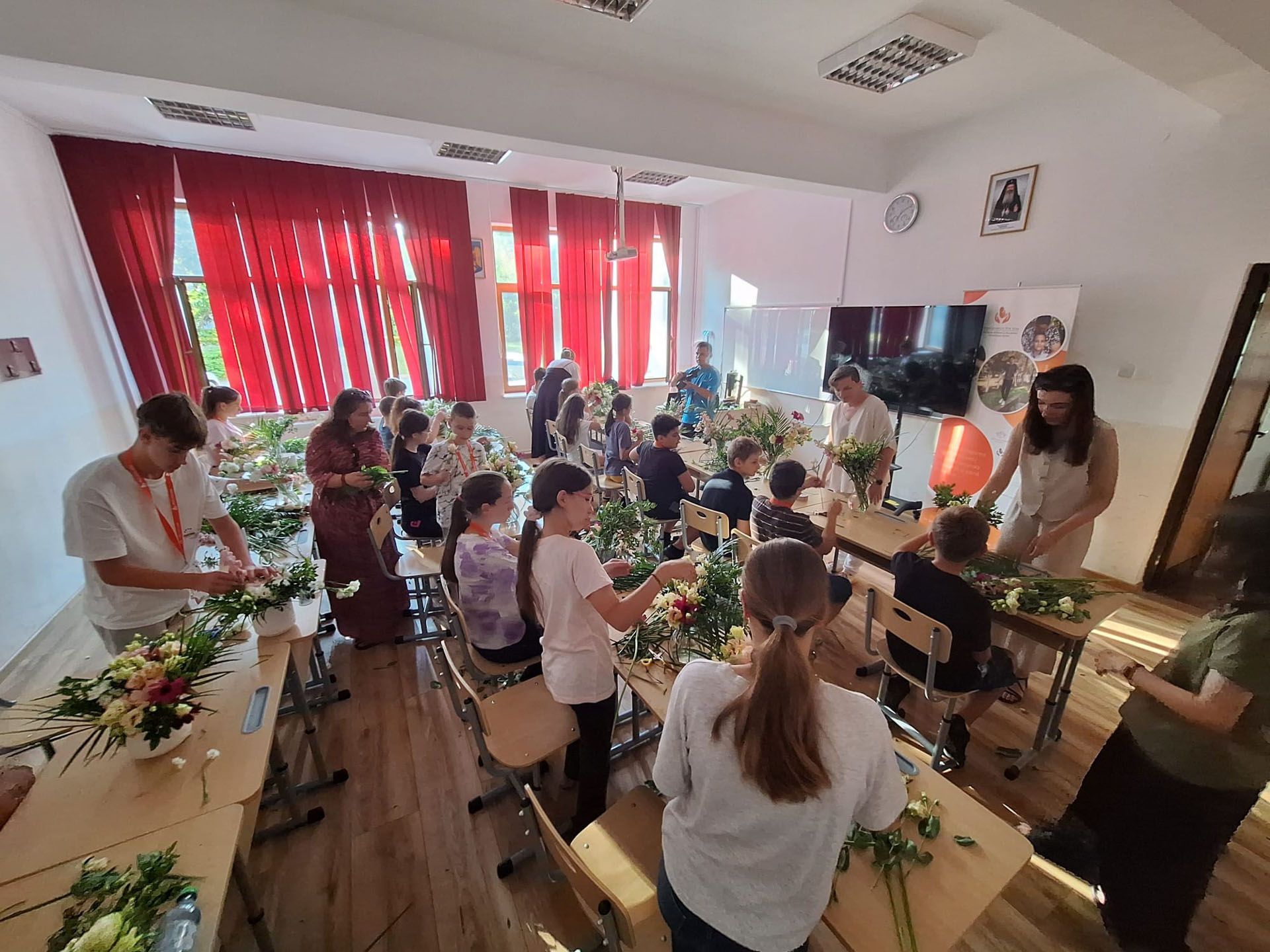 În vacanță, dar mai aproape de visurile lor: 25 de elevi, bursieri Pro Vita, au fost protagoniștii unei săptămâni speciale