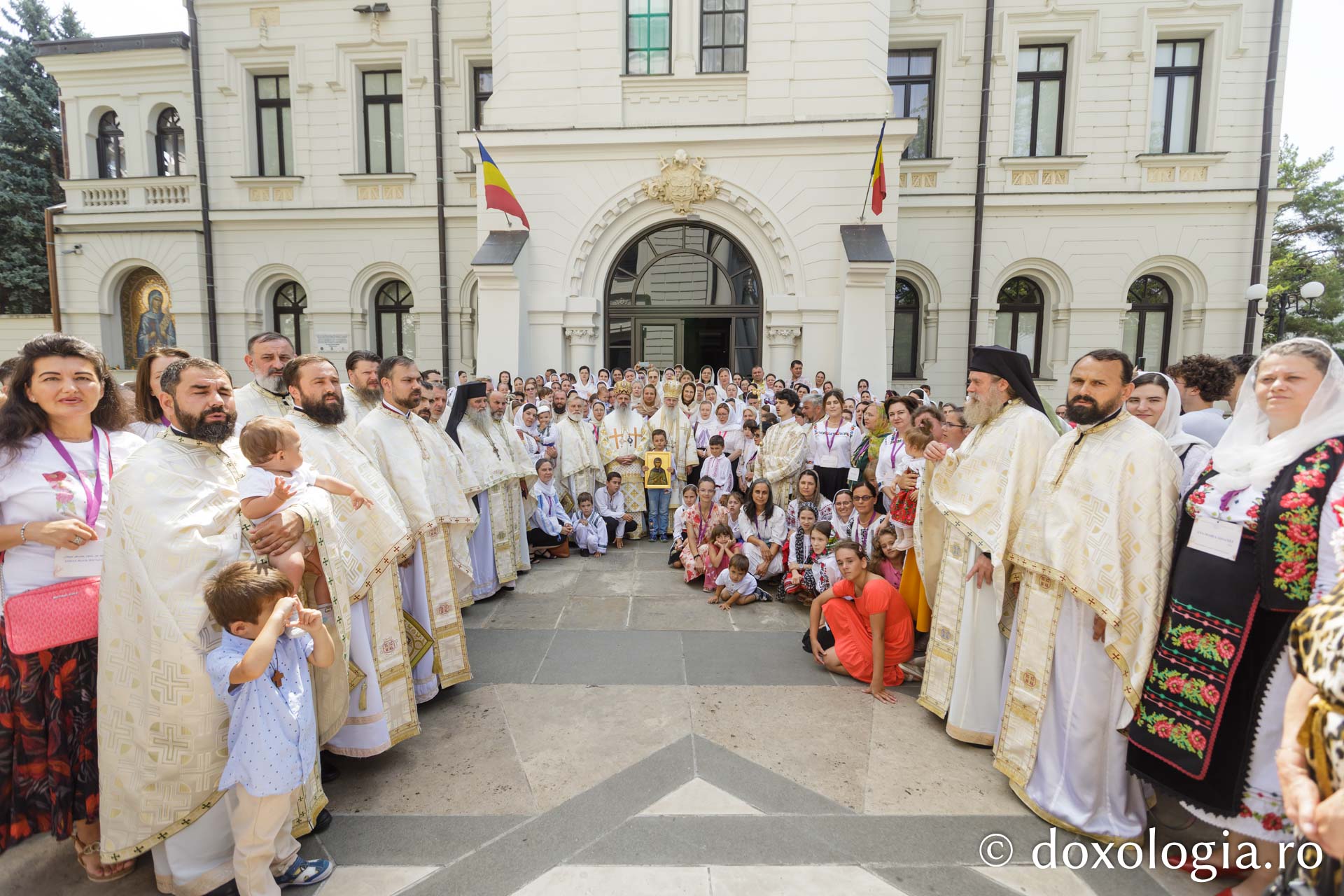 Întâlnirea internațională a preoteselor s-a încheiat cu Sfânta Liturghie oficiată de doi ierarhi ai Bisericii Ortodoxe Române / Pr. Silviu Cluci Întâlnirea internațională a preoteselor s-a încheiat cu Sfânta Liturghie oficiată de doi ierarhi ai Bisericii Ortodoxe Române