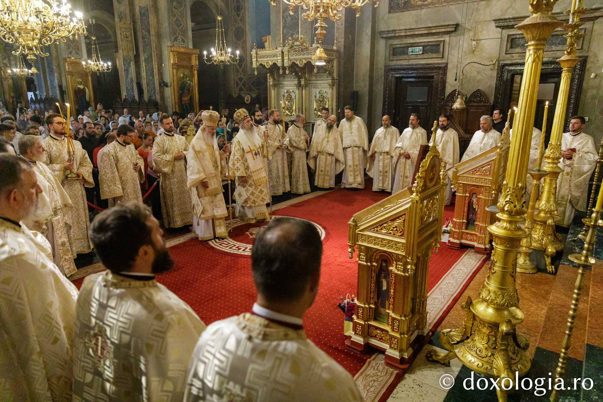 Întâlnirea Grupului de Preotese „Sfânta Nona” s-a încheiat cu liturghie arhierească Întâlnirea Grupului de Preotese „Sfânta Nona” s-a încheiat cu liturghie arhierească